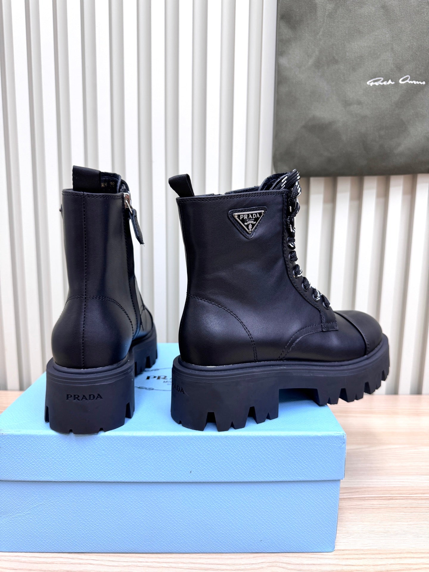 PRA Martin boots black sheepskin 443670