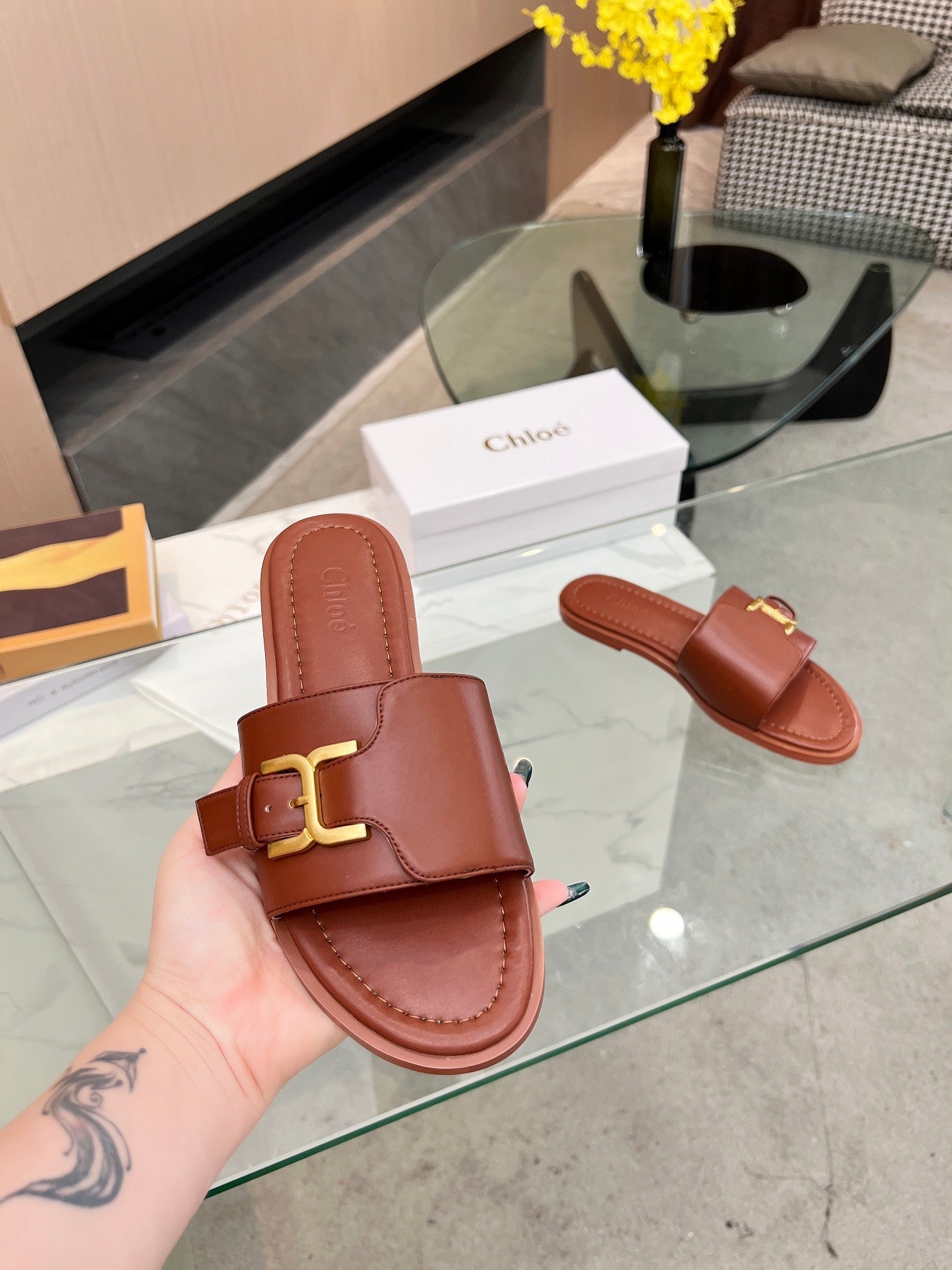 CHLOE HLOE MARCIE SLIDE IN UMBER BROWN CALFSKIN WITH GOLD HARDWARE
