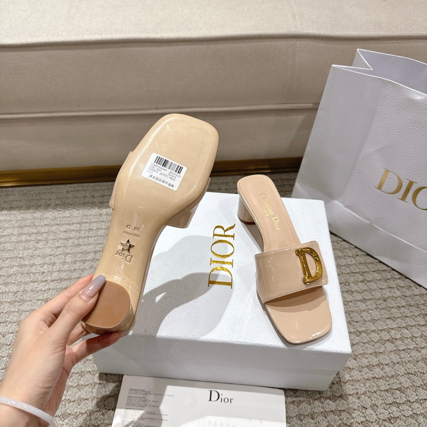 CD 25 C'EST DIO light beige patent leather 396128
