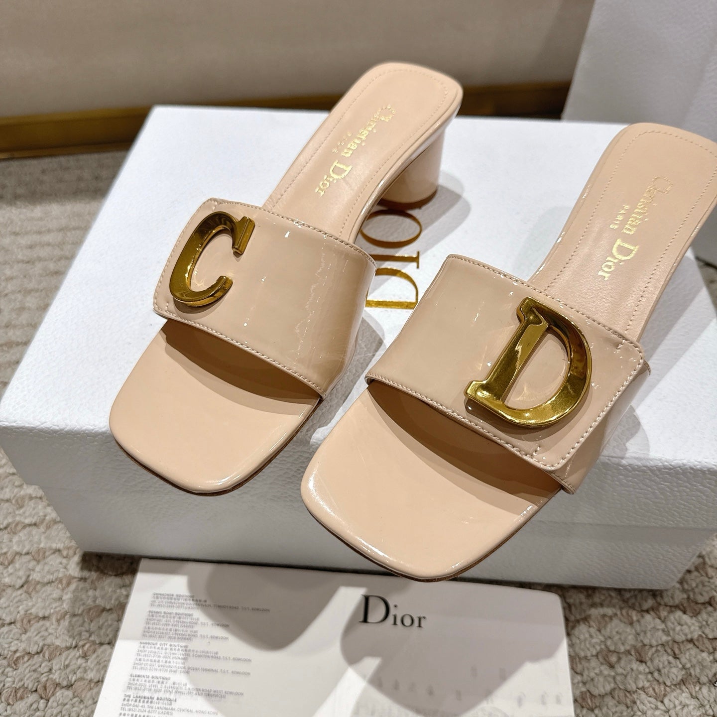 CD 25 C'EST DIO light beige patent leather 396128