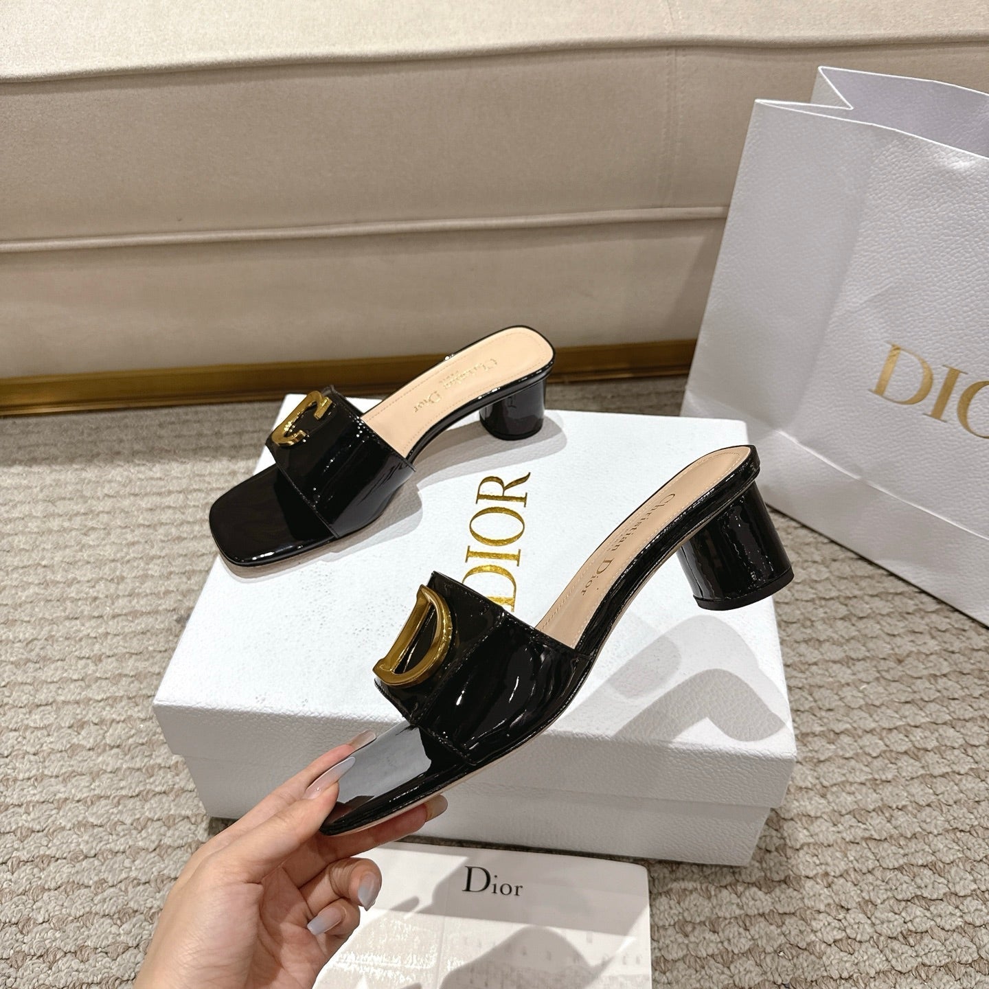 CD 25 C'EST DIO black patent leather 396130