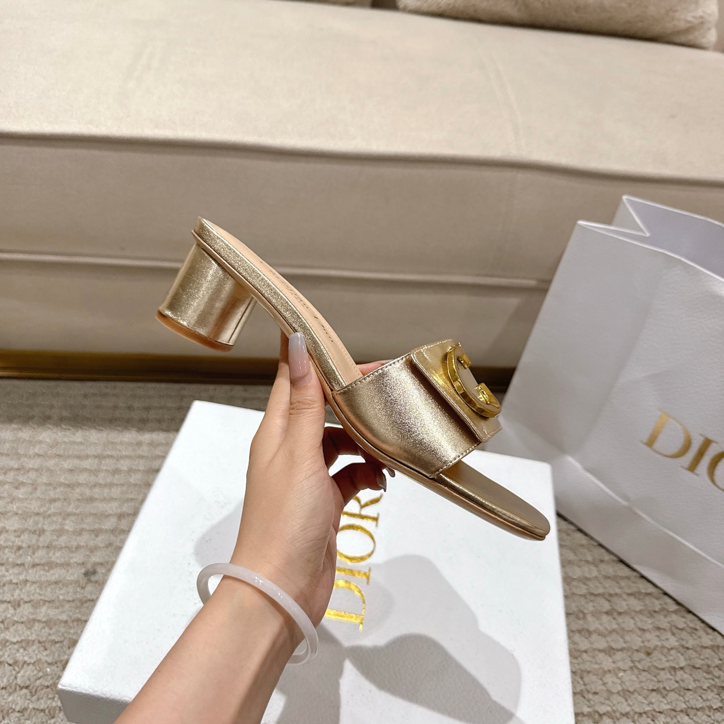 CD 25 C'EST DIO metallic gold patent leather 396131