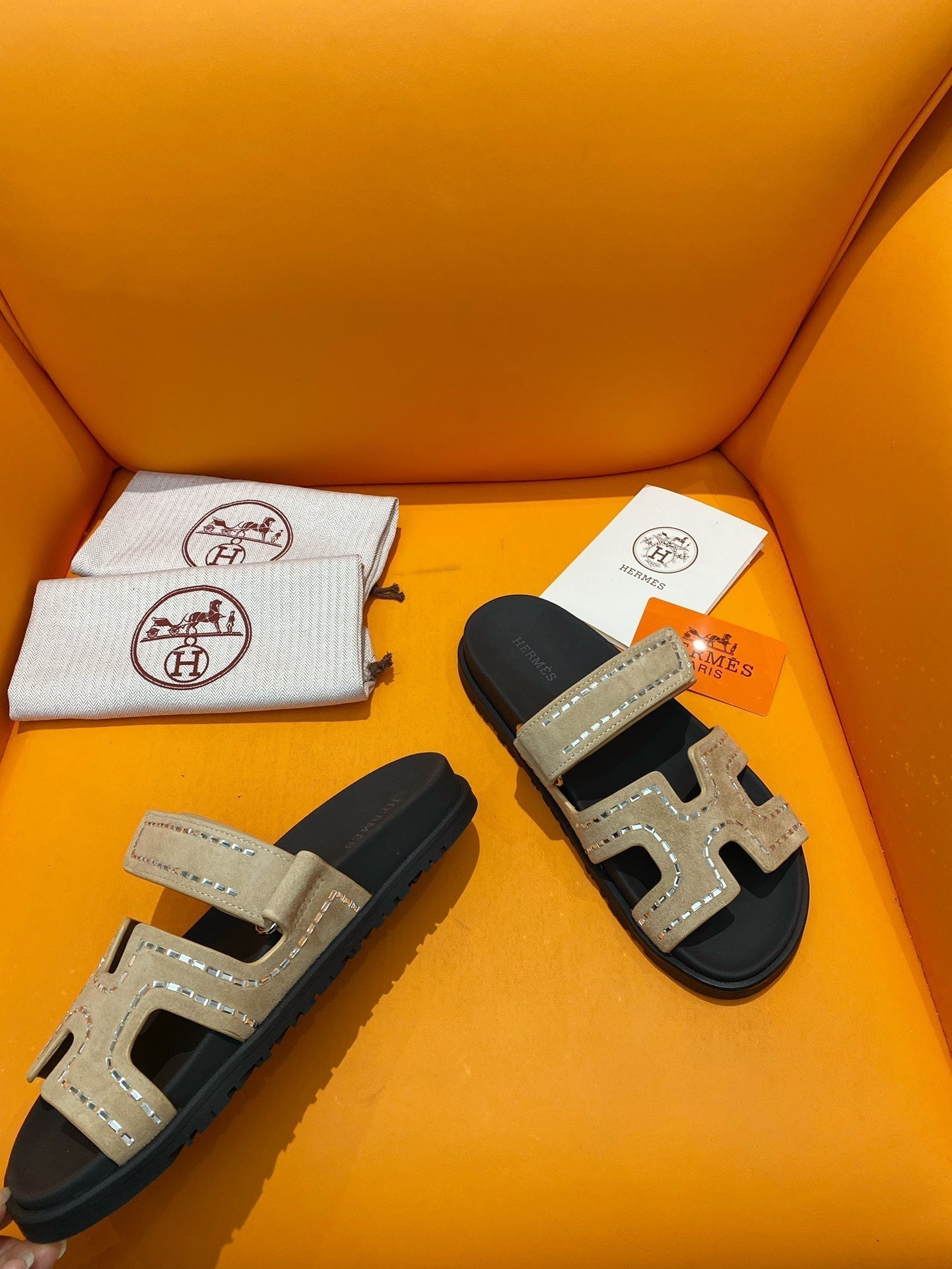 chypre sandal crystal gris tourterelle suede black calfskin