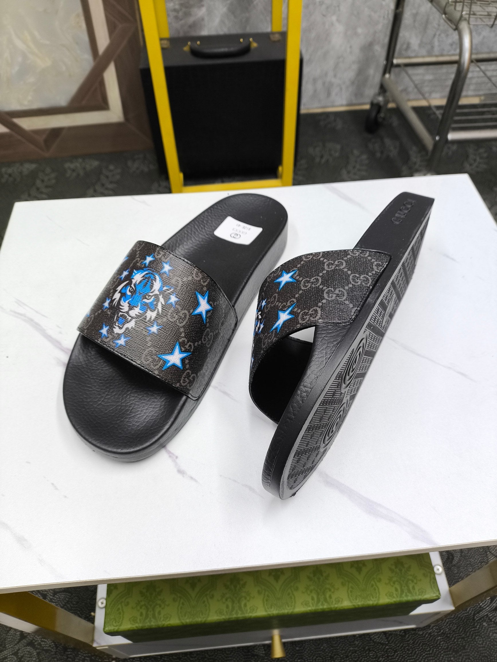 GG Men's Slide Brown Sheepskin 535381