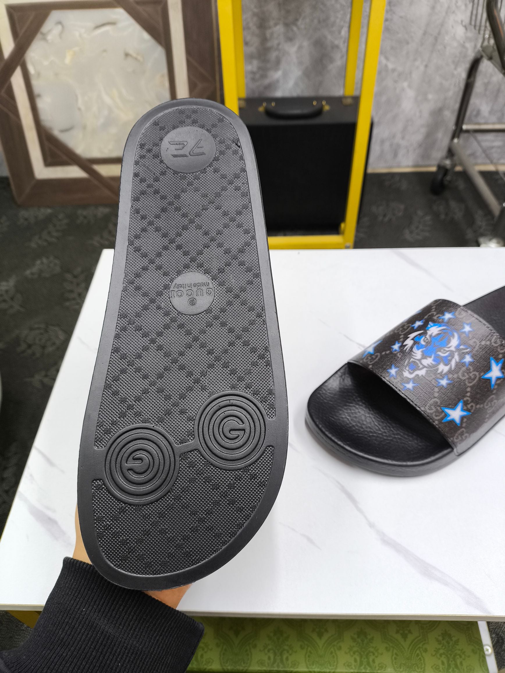 GG Men's Slide Brown Sheepskin 535381