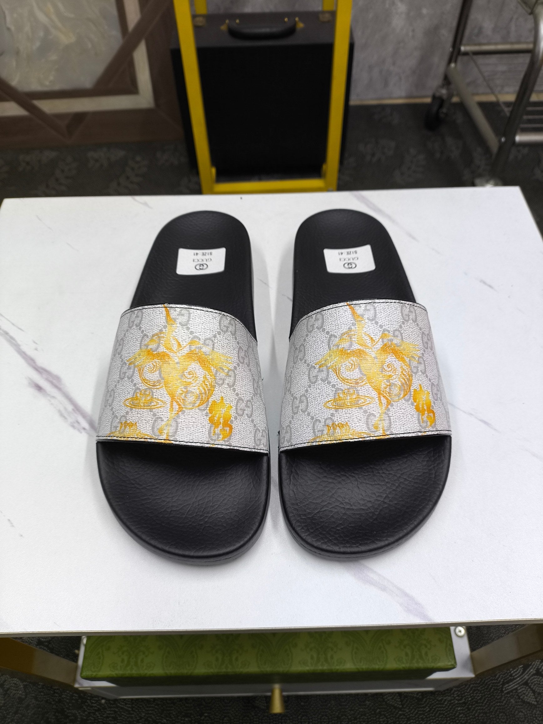 GG Men's Slide Grey Sheepskin 535387