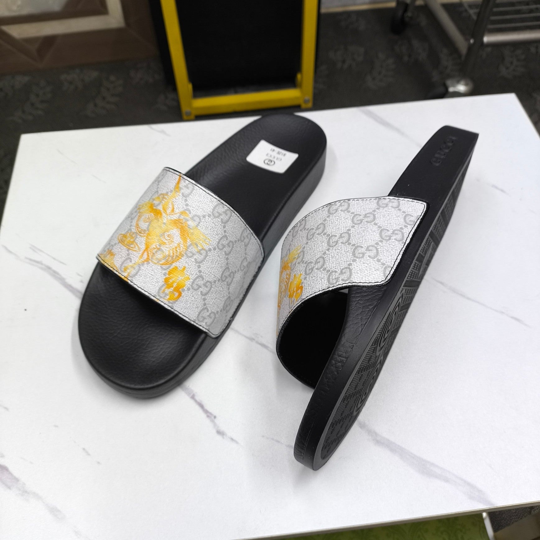 GG Men's Slide Grey Sheepskin 535387