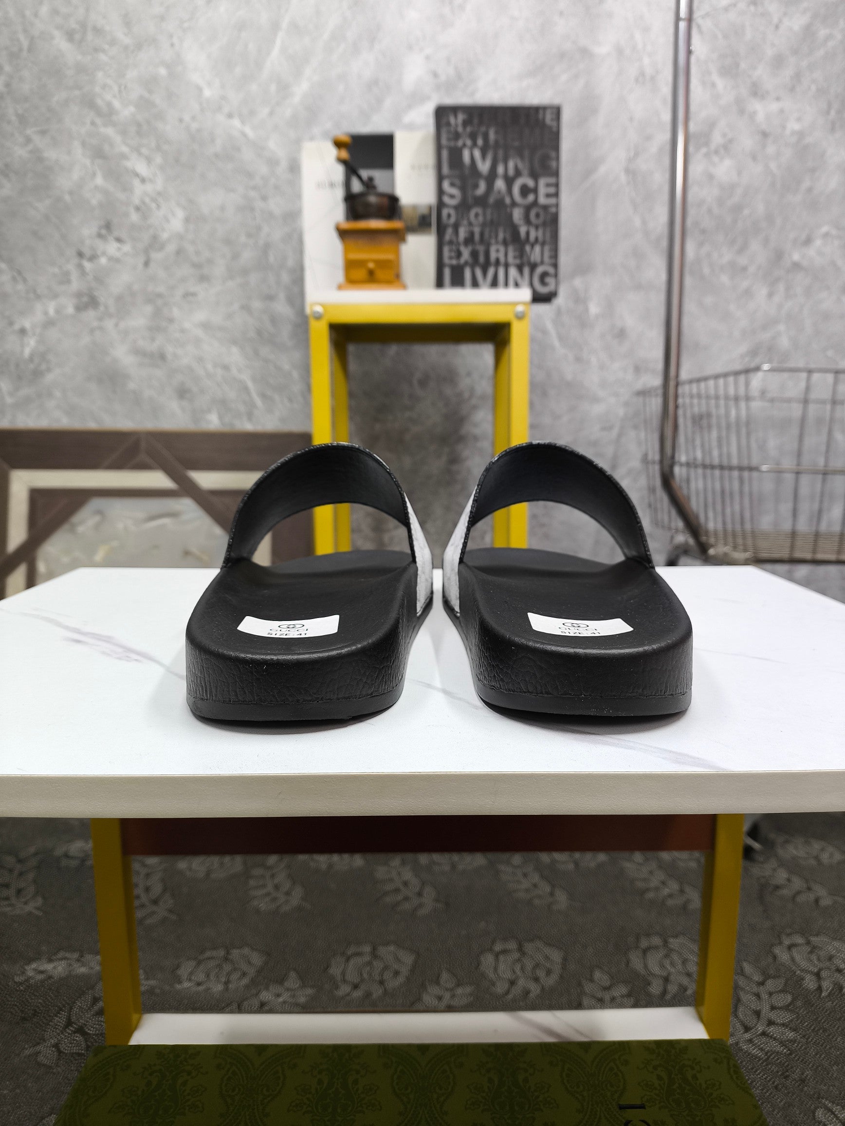 GG Men's Slide Grey Sheepskin 535387