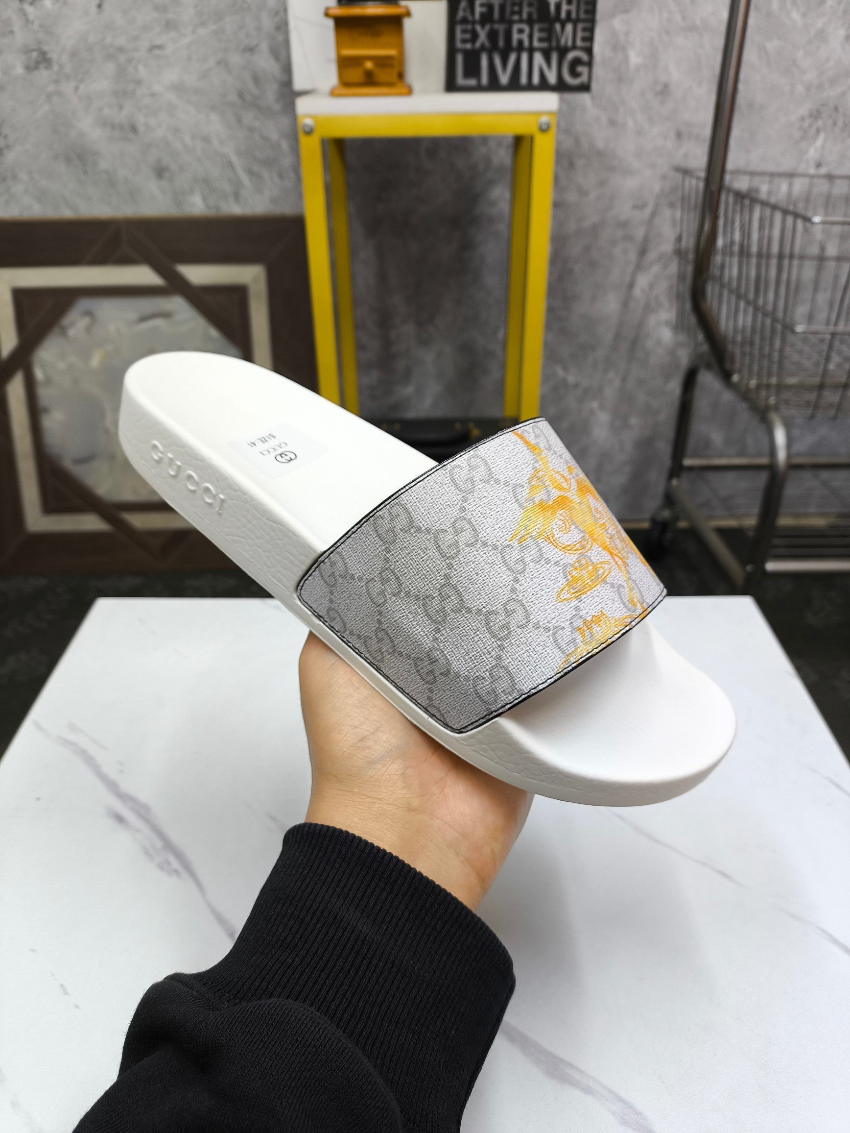 GG Men's Slide White Grey Sheepskin 535388