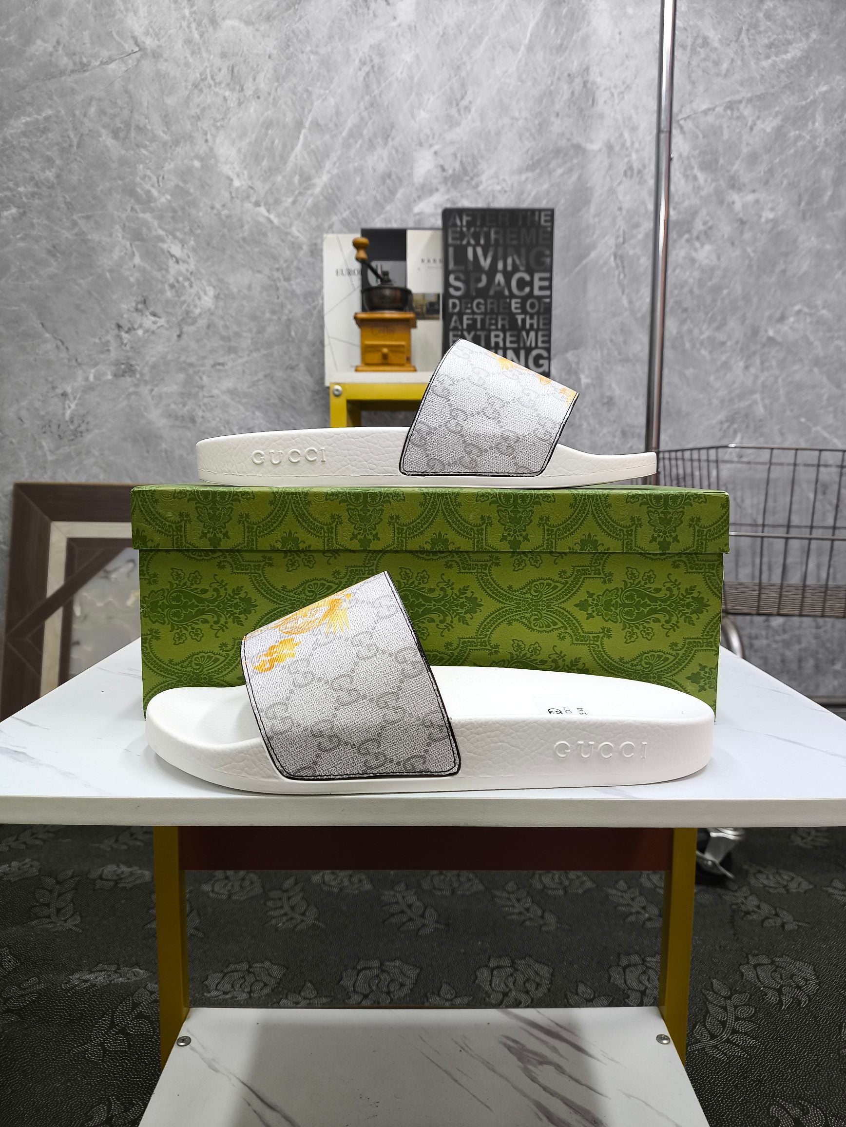 GG Men's Slide White Grey Sheepskin 535388