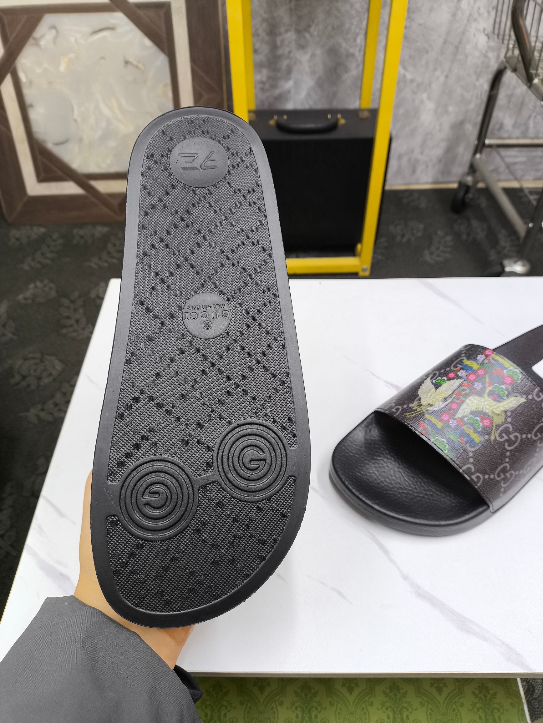 GG Men's Slide Black Sheepskin 535395