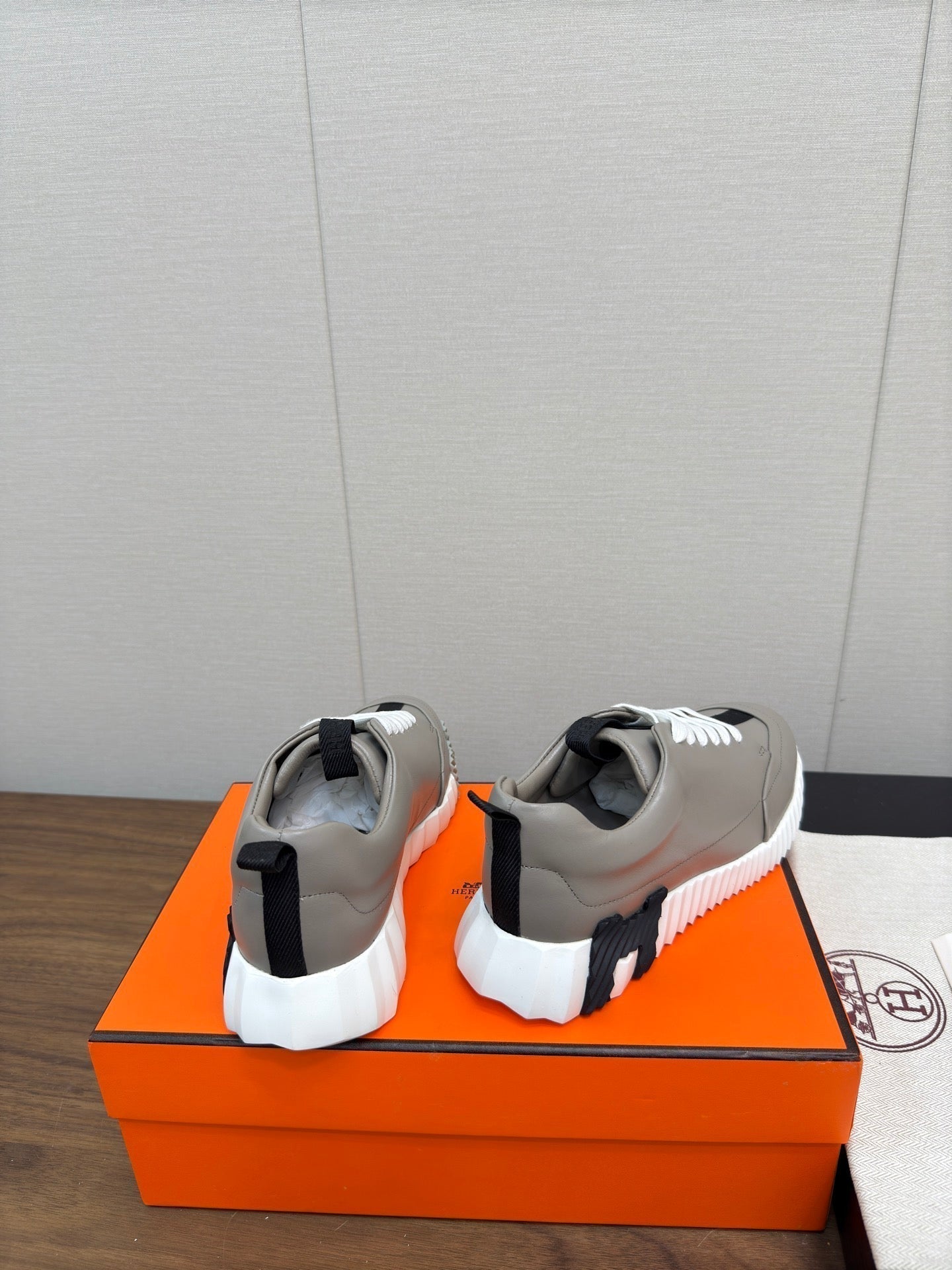 HM Bouncing Sneaker Stone Grey Calfskin 213524