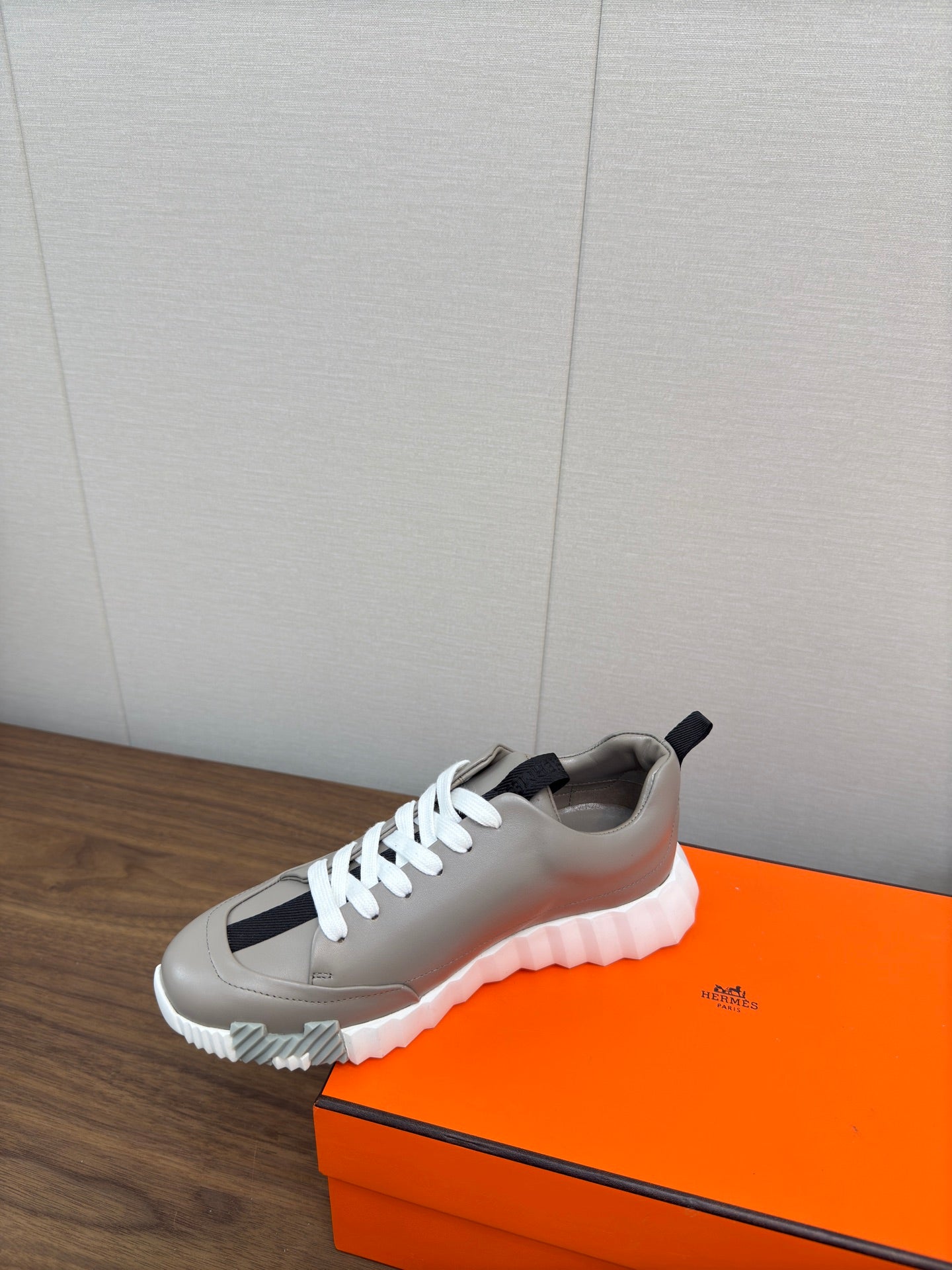 HM Bouncing Sneaker Stone Grey Calfskin 213524