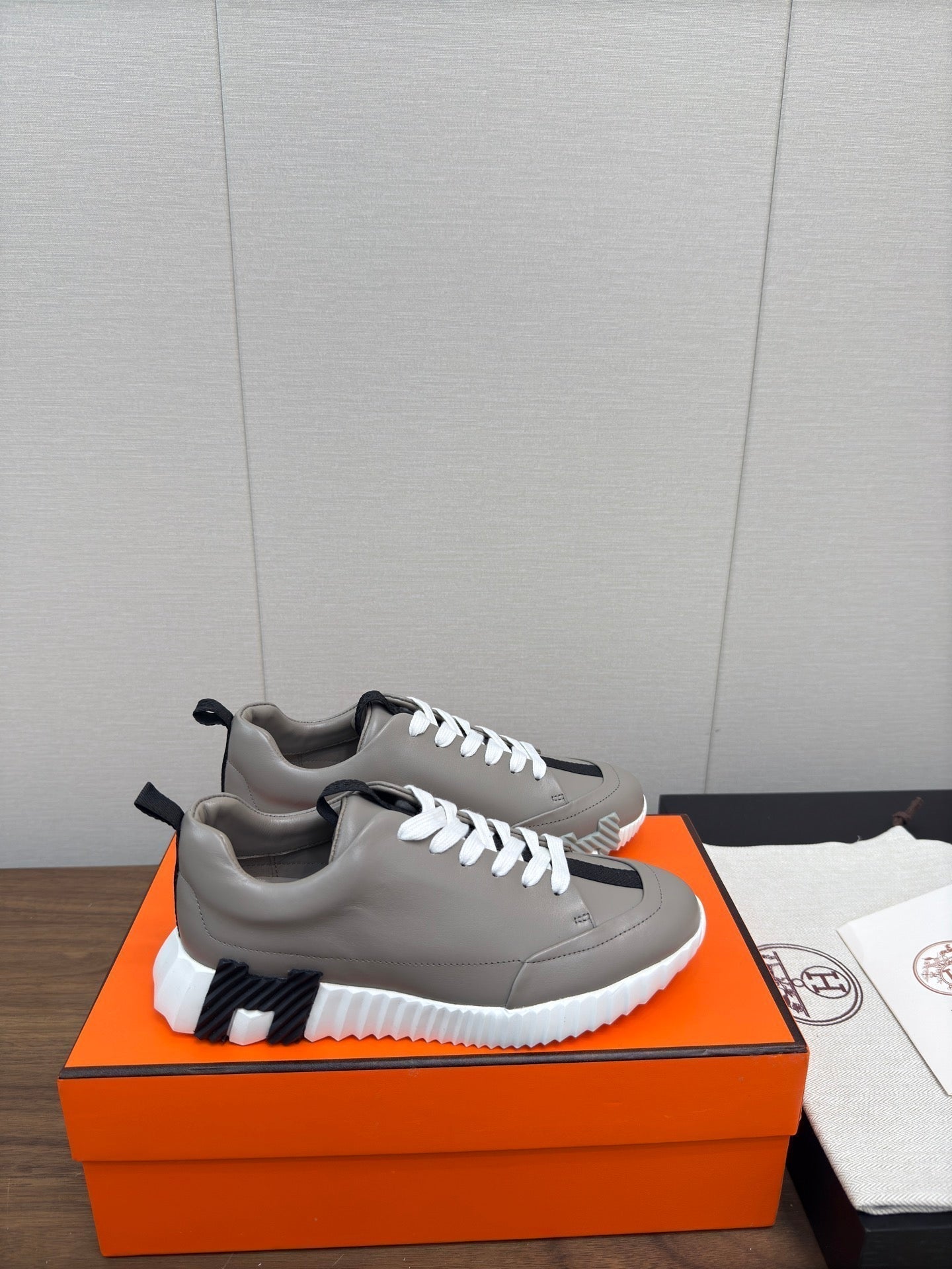 HM Bouncing Sneaker Stone Grey Calfskin 213524