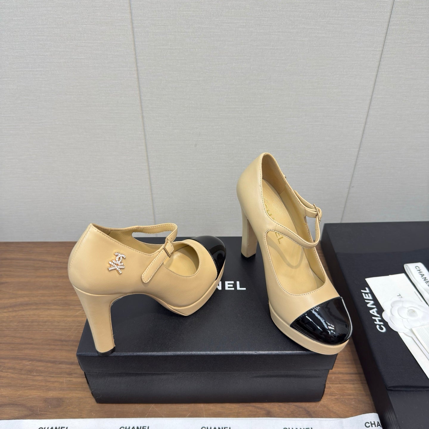 Chanel 25 High Heel Pump Beige Black Sheepskin 465593