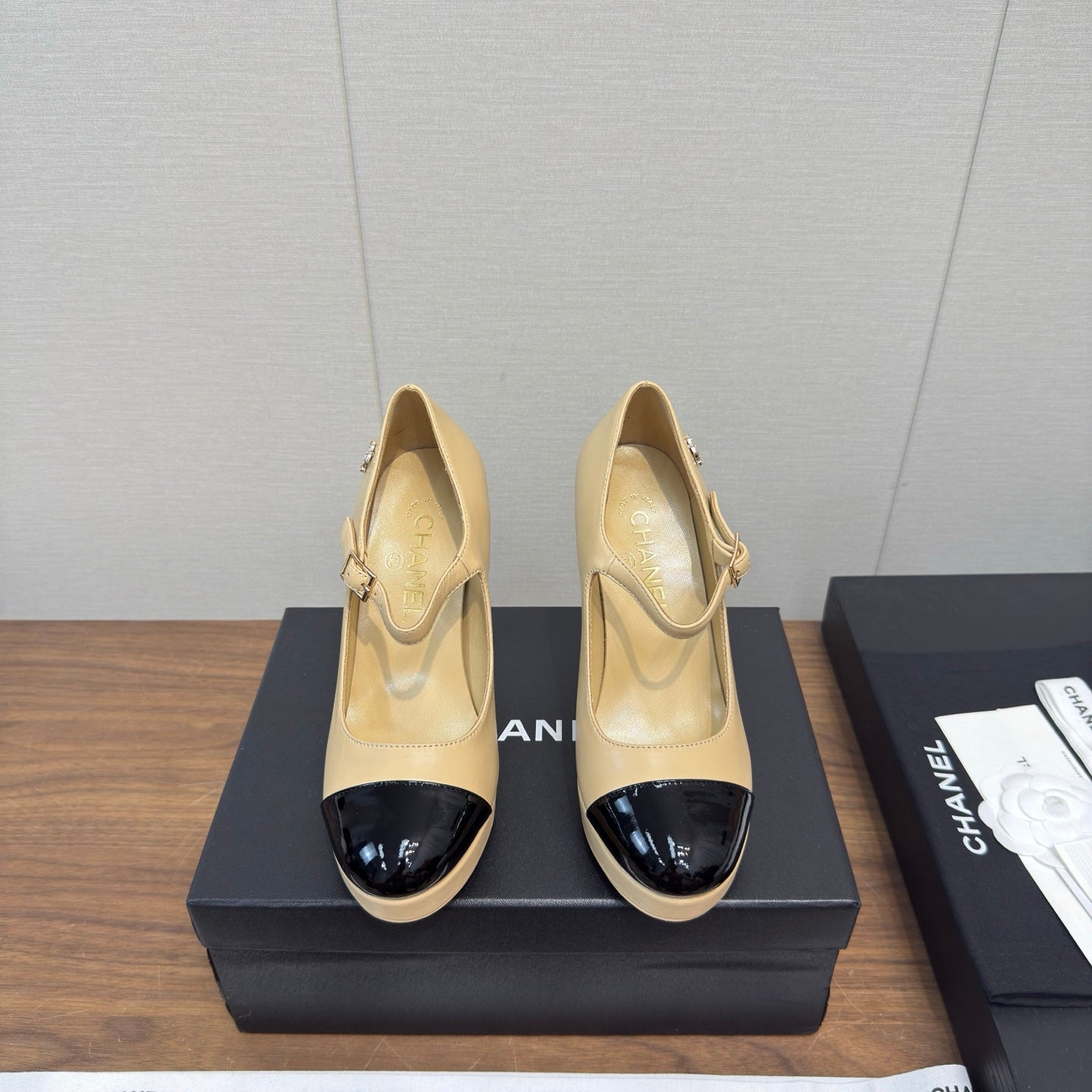 Chanel 25 High Heel Pump Beige Black Sheepskin 465593