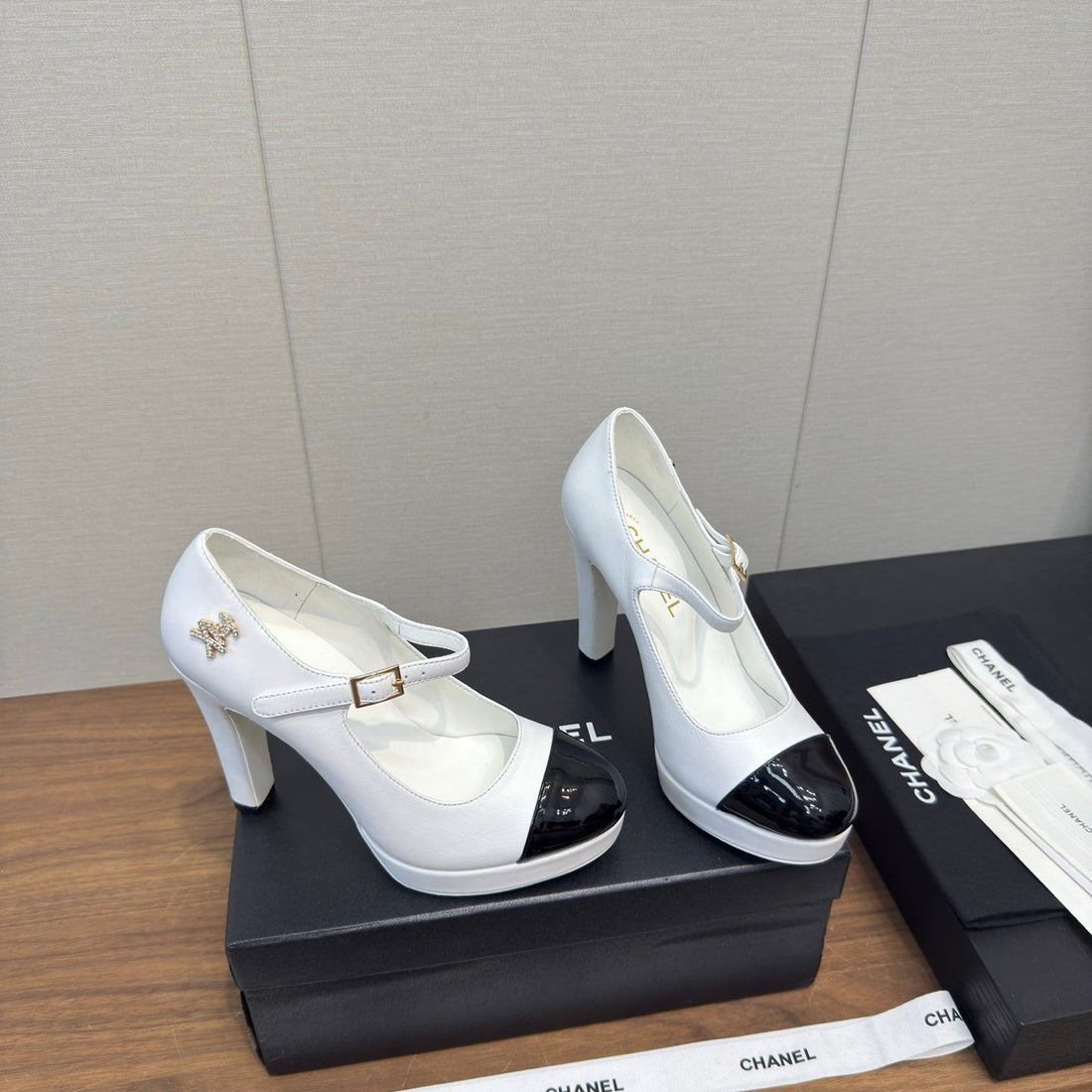Chanel 25 High Heel Pump White Black Sheepskin 465595