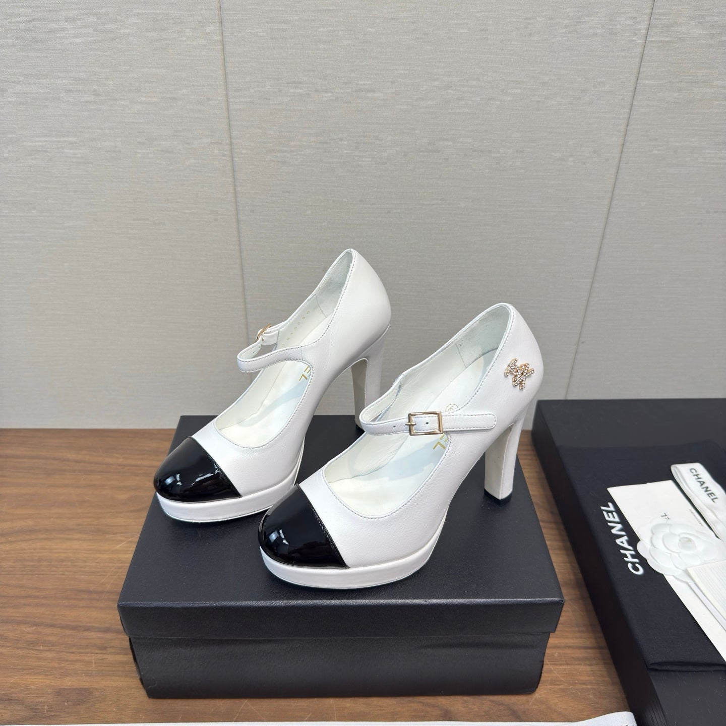 Chanel 25 High Heel Pump White Black Sheepskin 465595