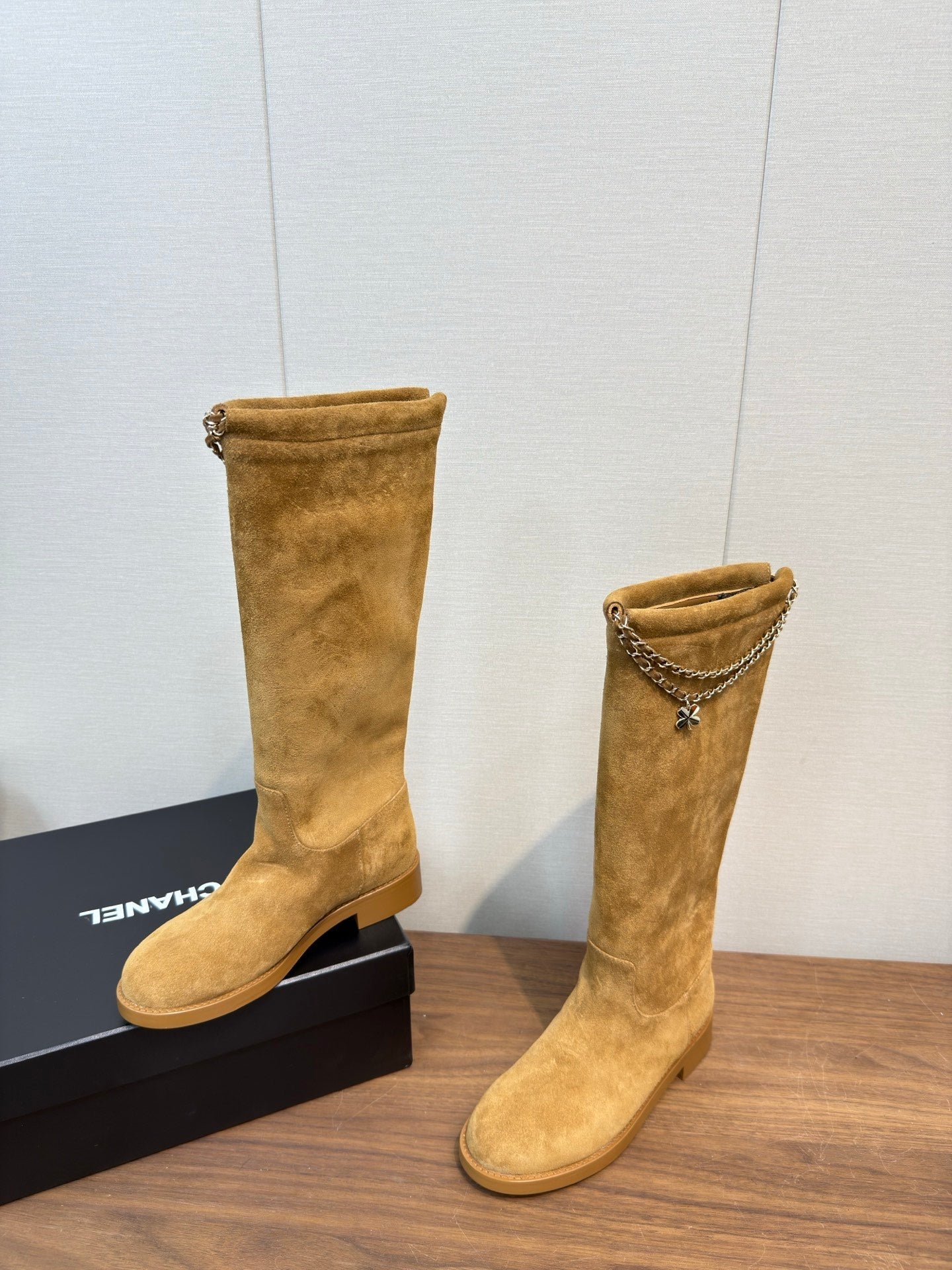 Chanel 25 Long Boot camel Suede 465616