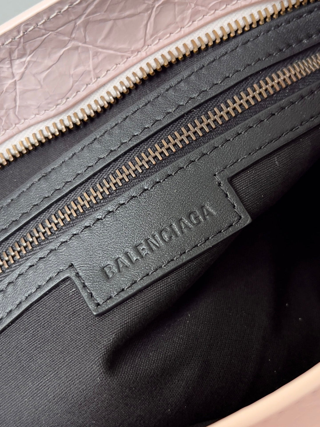 𝗕𝗮𝗹𝗲𝗻𝗰𝗶𝗮𝗴𝗮 Le City classics bag light pink leather