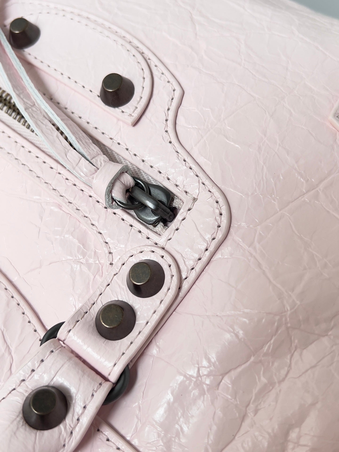 𝗕𝗮𝗹𝗲𝗻𝗰𝗶𝗮𝗴𝗮 Le City classics bag light pink leather