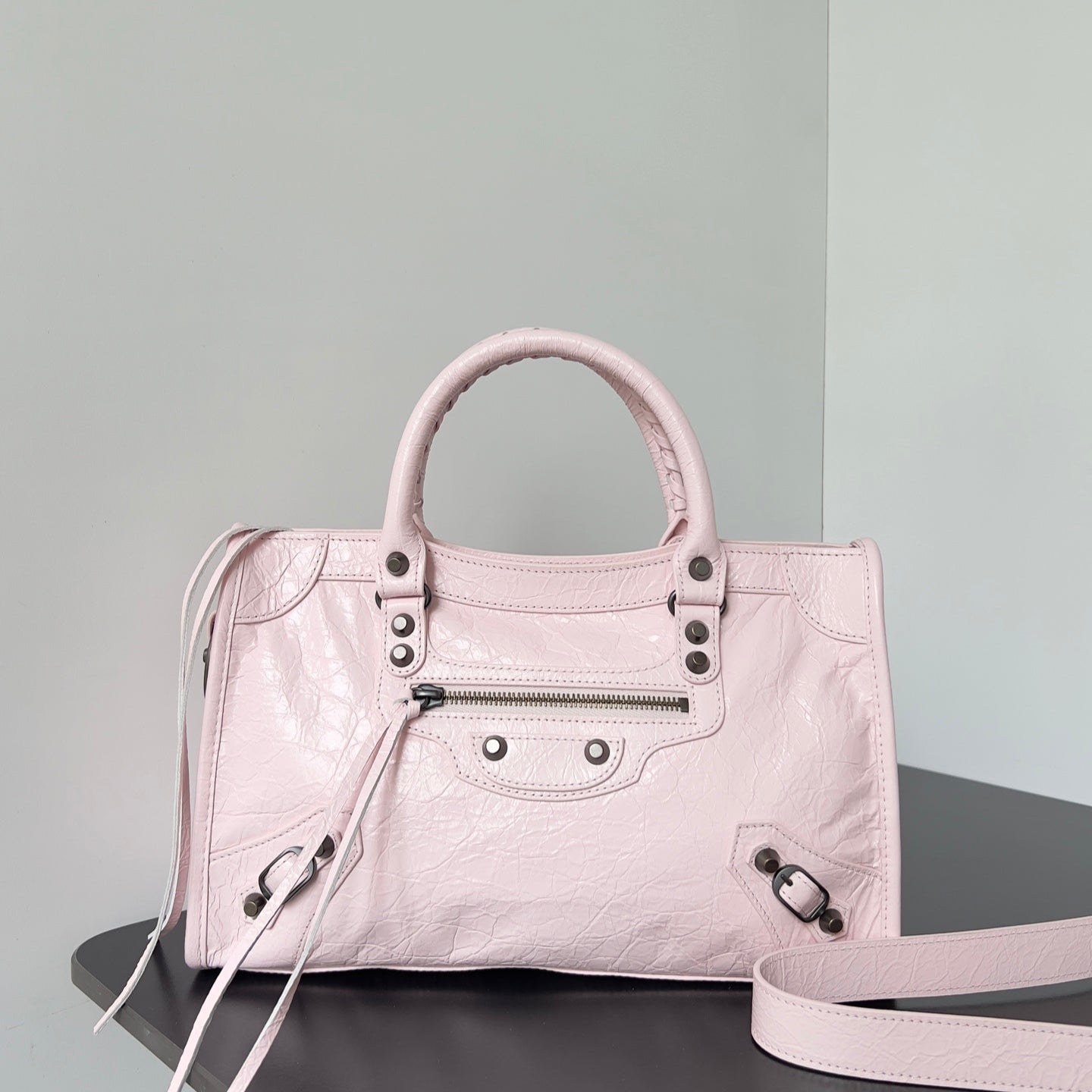 𝗕𝗮𝗹𝗲𝗻𝗰𝗶𝗮𝗴𝗮 Le City classics bag light pink leather