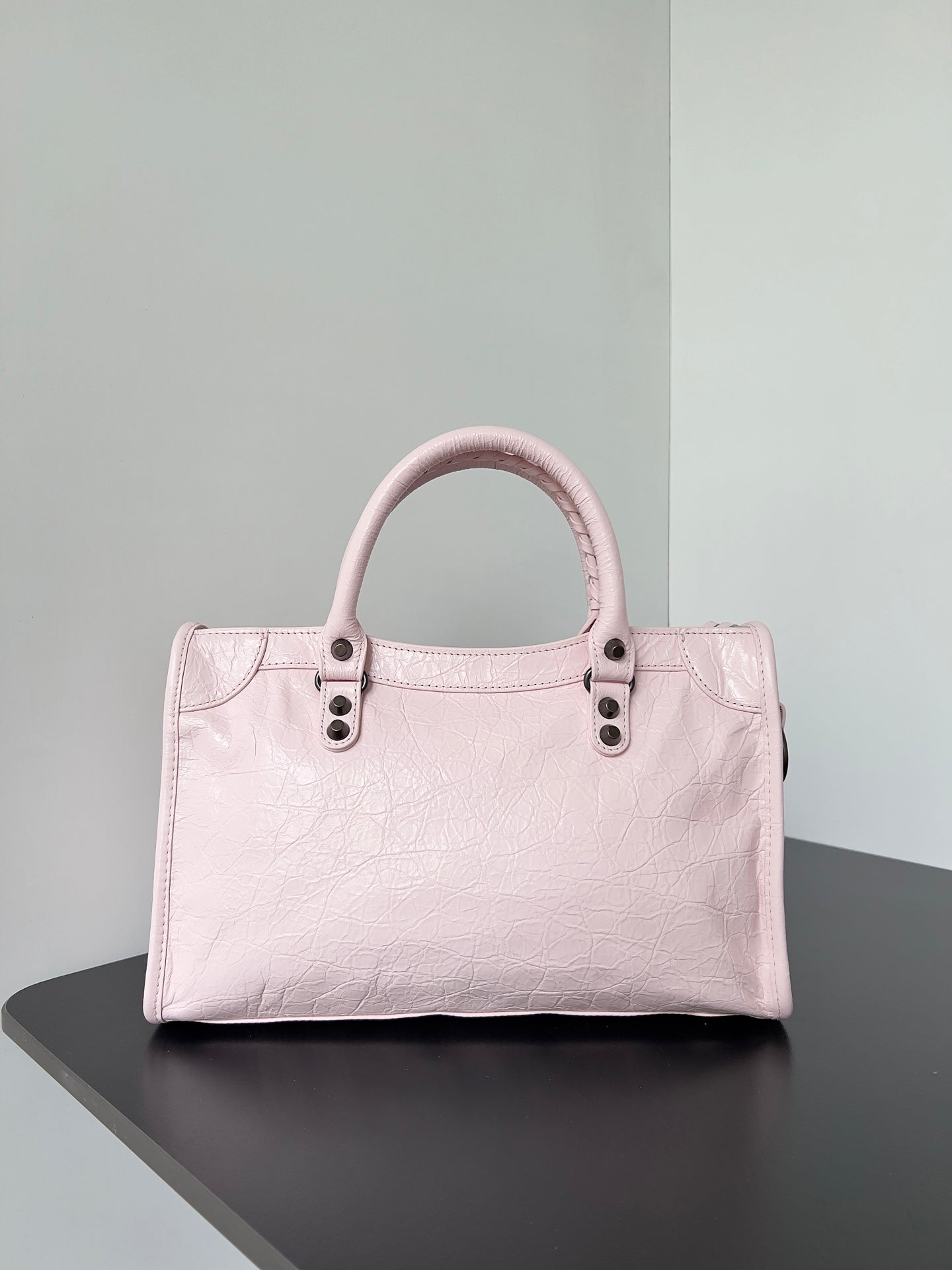𝗕𝗮𝗹𝗲𝗻𝗰𝗶𝗮𝗴𝗮 Le City classics bag light pink leather