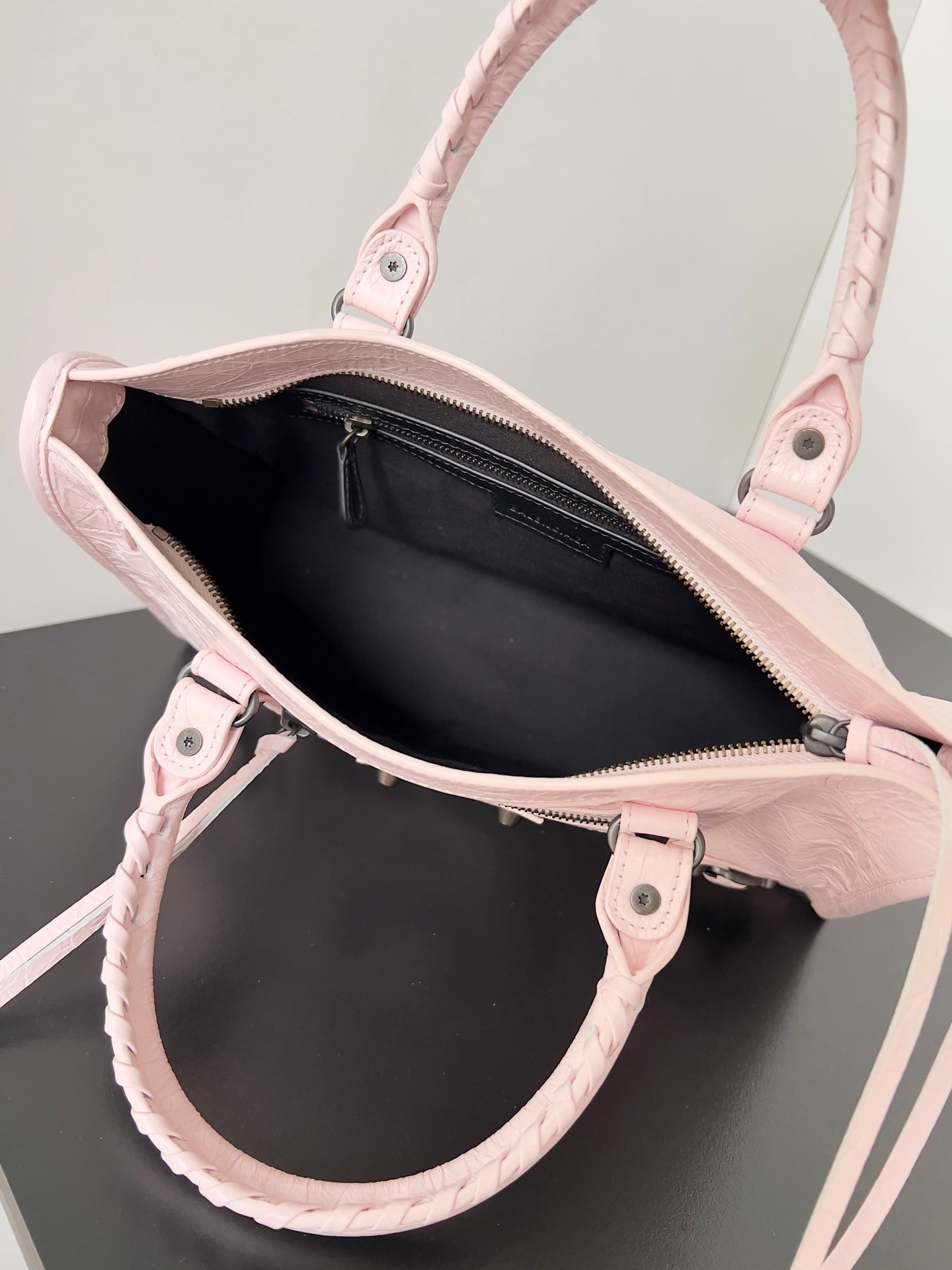 𝗕𝗮𝗹𝗲𝗻𝗰𝗶𝗮𝗴𝗮 Le City classics bag light pink leather