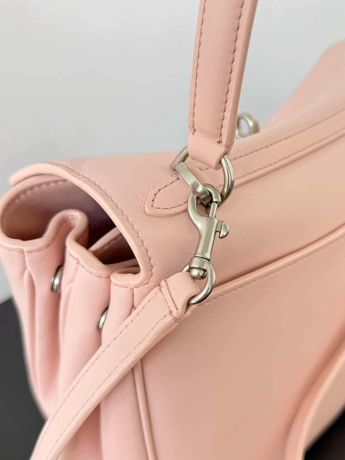 𝗕𝗮𝗹𝗲𝗻𝗰𝗶𝗮𝗴𝗮 Rodeo 29 oversized bag pastel pink lambskin