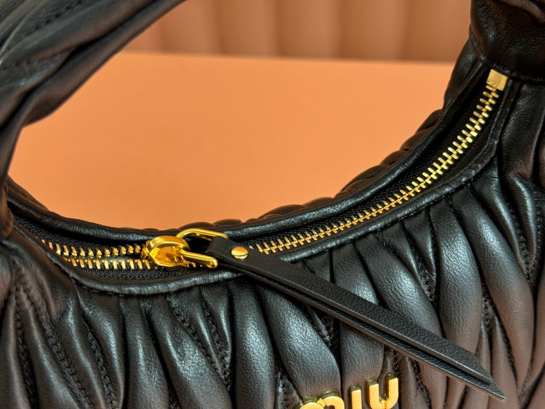 WANDER MATELASSÉ HANDBAG 23 IN BLACK LAMBSKIN