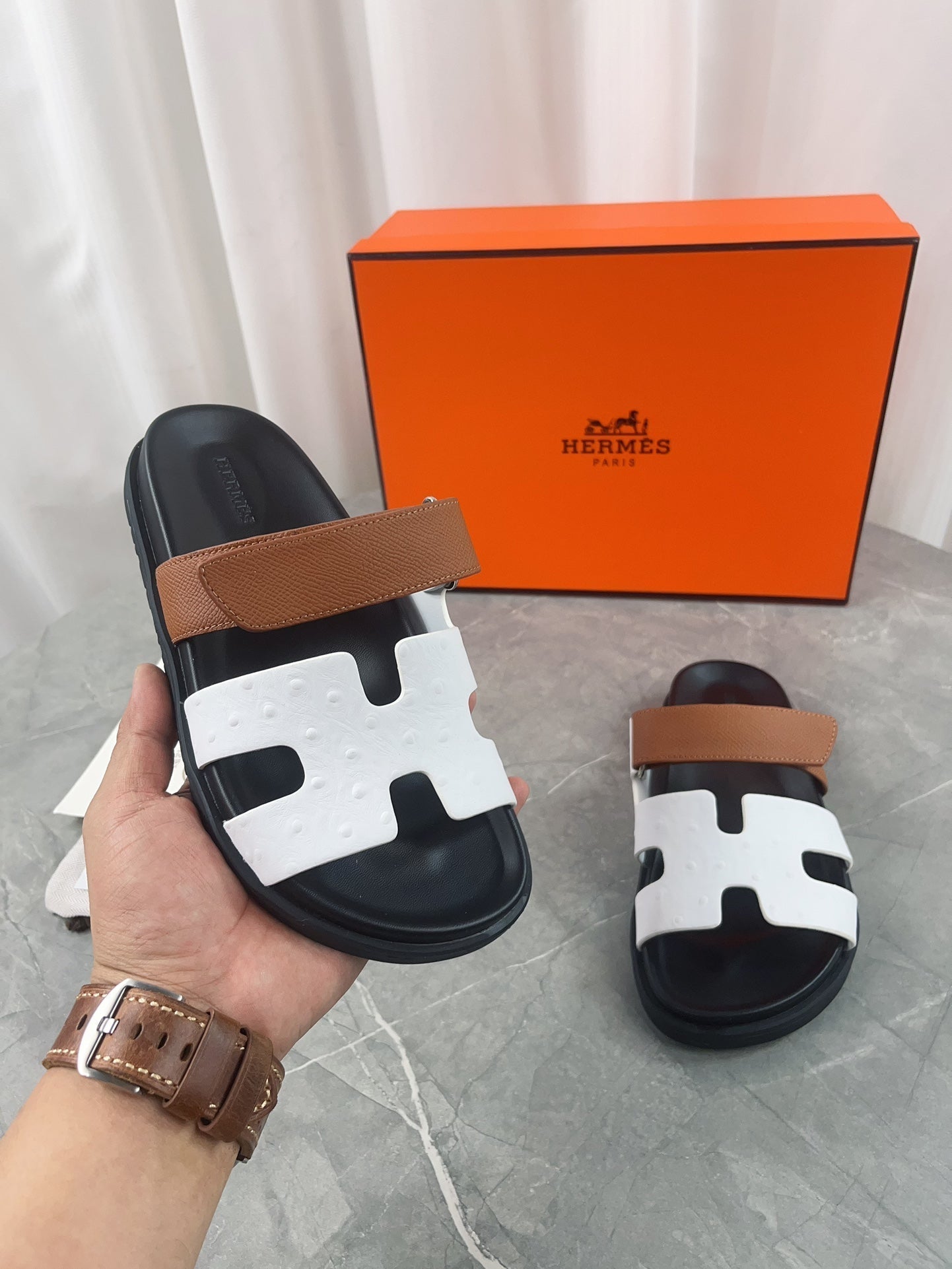 chypre sandal brown white calfskin