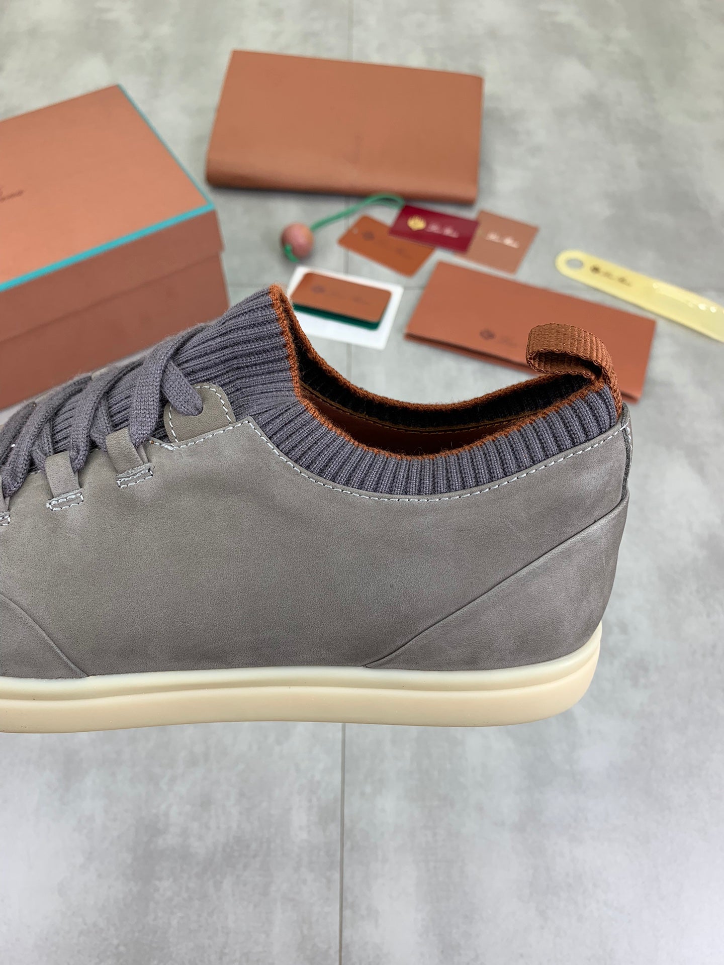LP SOHO WALK TRAINERS IN LIGHT GRAY SUEDE