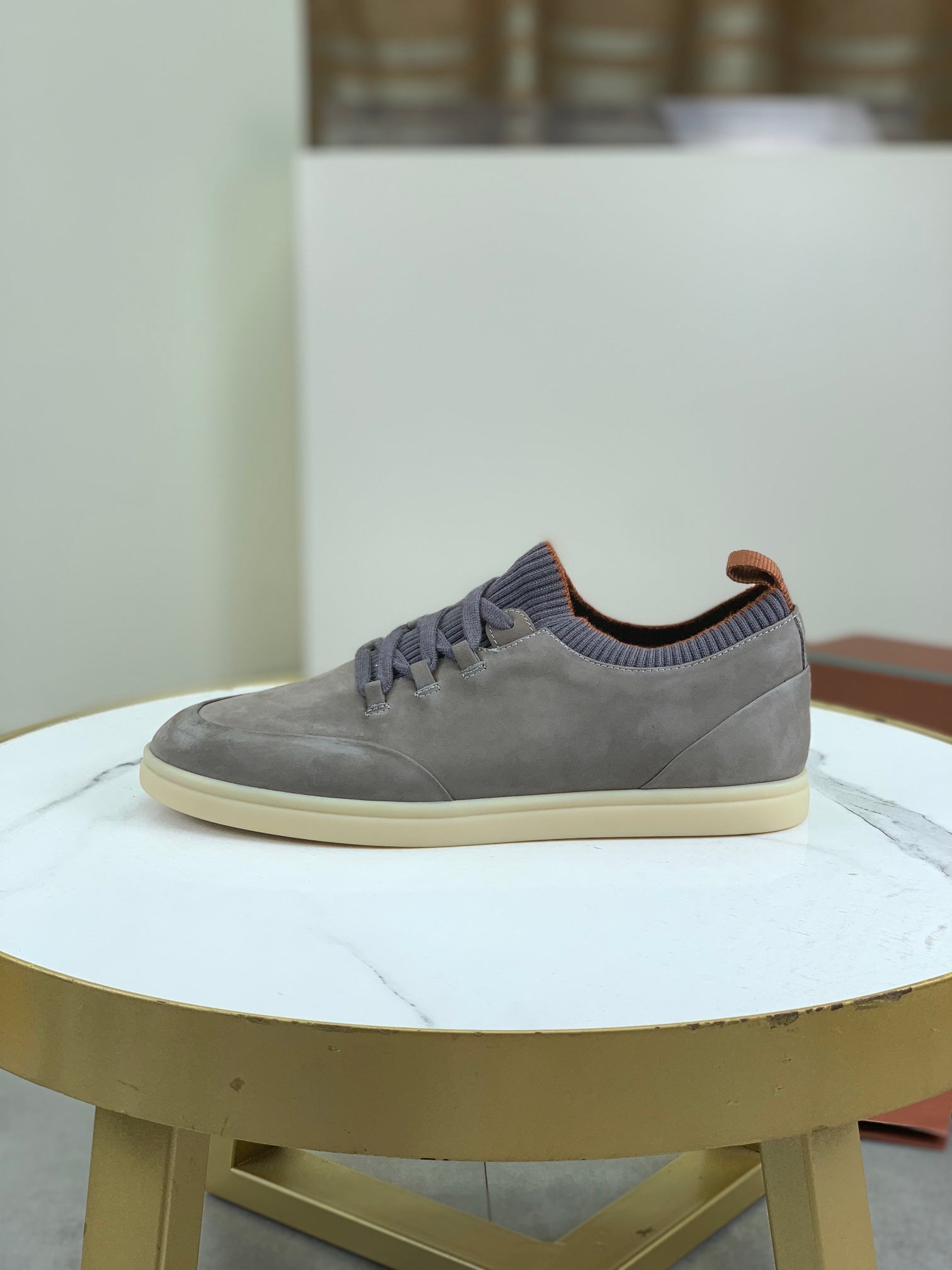 LP SOHO WALK TRAINERS IN LIGHT GRAY SUEDE