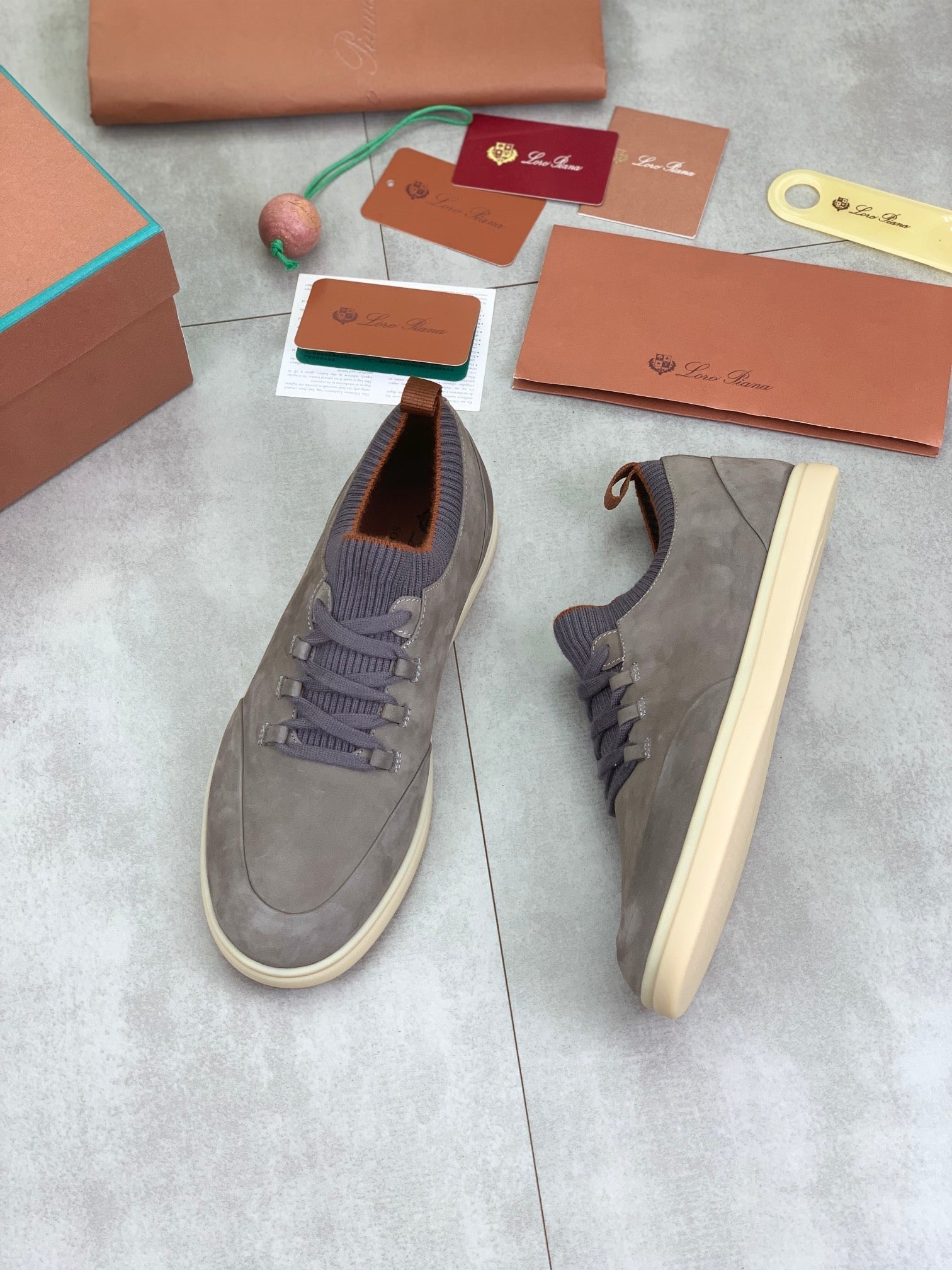 LP SOHO WALK TRAINERS IN LIGHT GRAY SUEDE