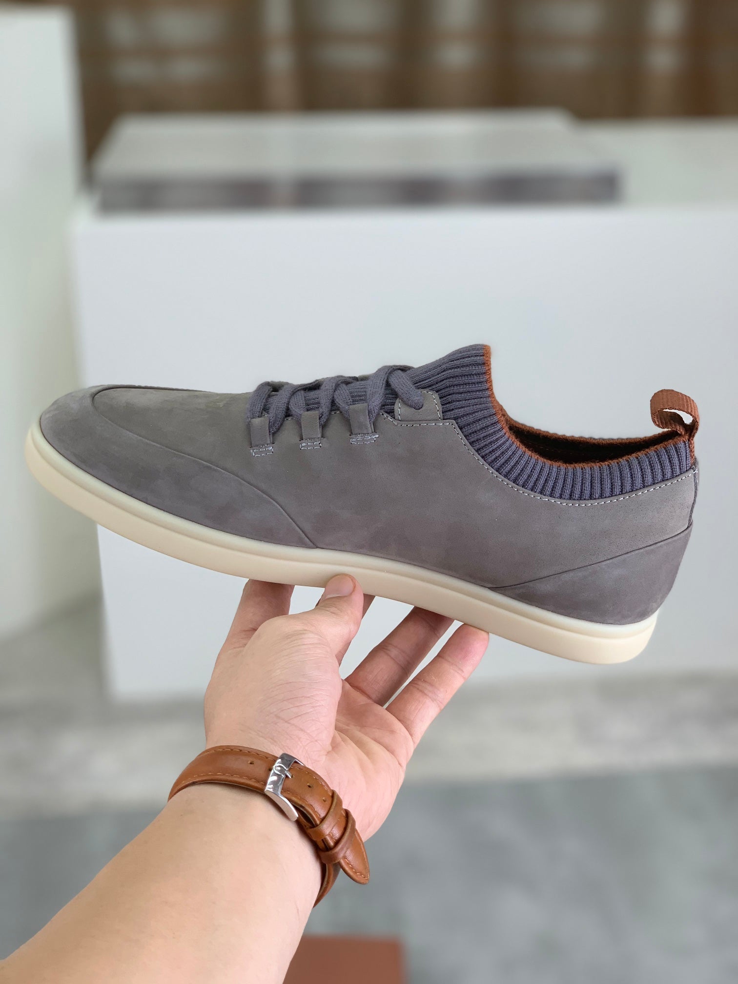 LP SOHO WALK TRAINERS IN LIGHT GRAY SUEDE