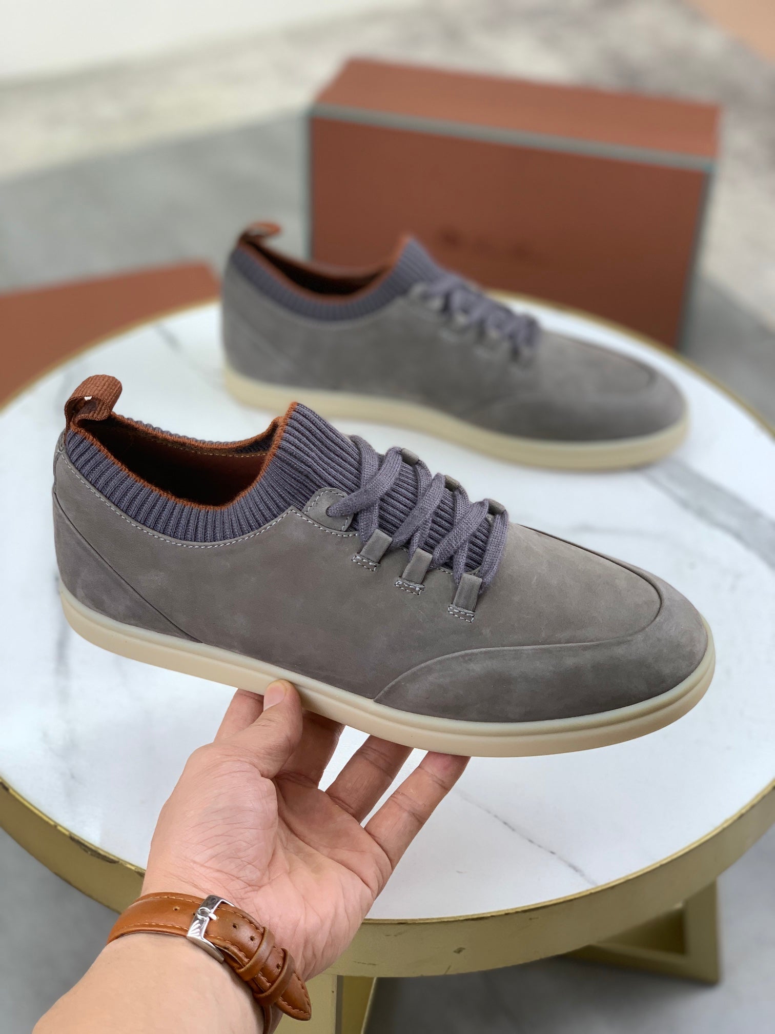 LP SOHO WALK TRAINERS IN LIGHT GRAY SUEDE
