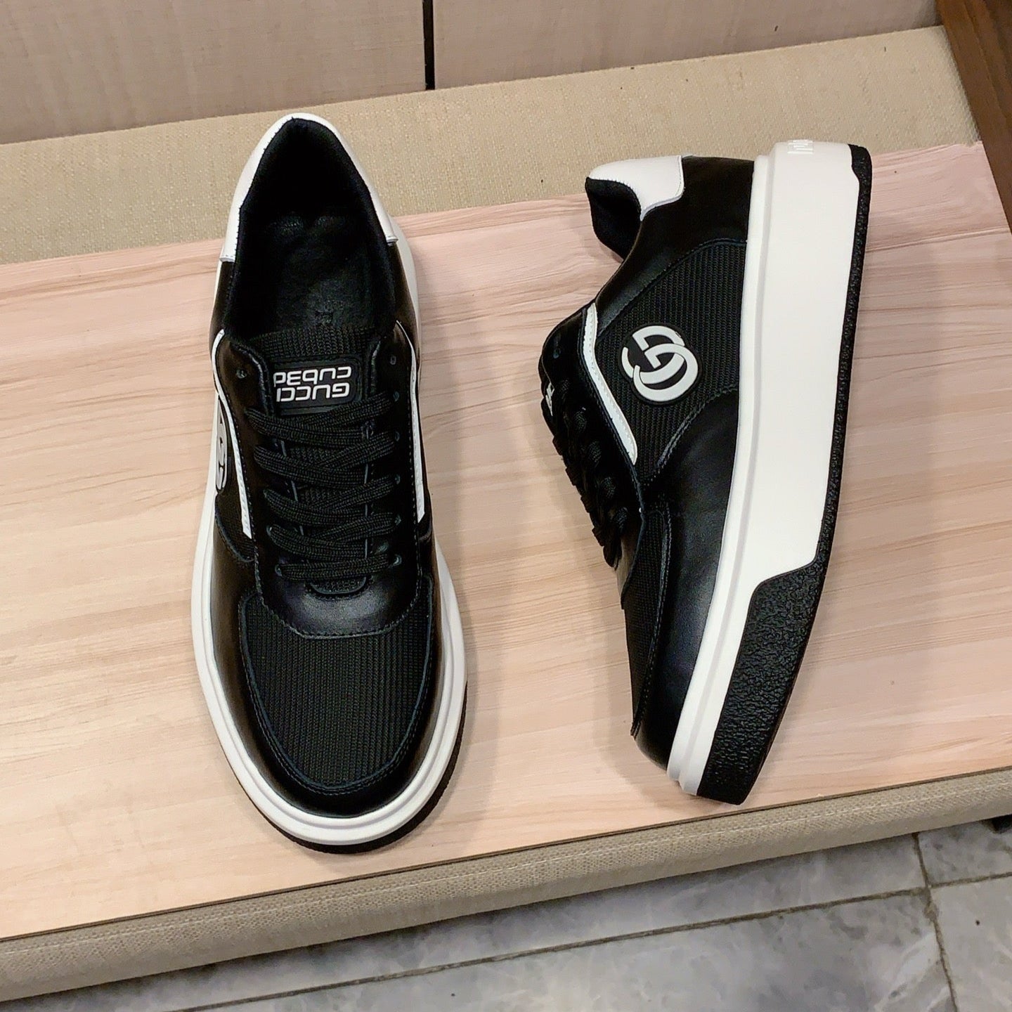 GG Men's Sneaker Black Sheepskin 709672