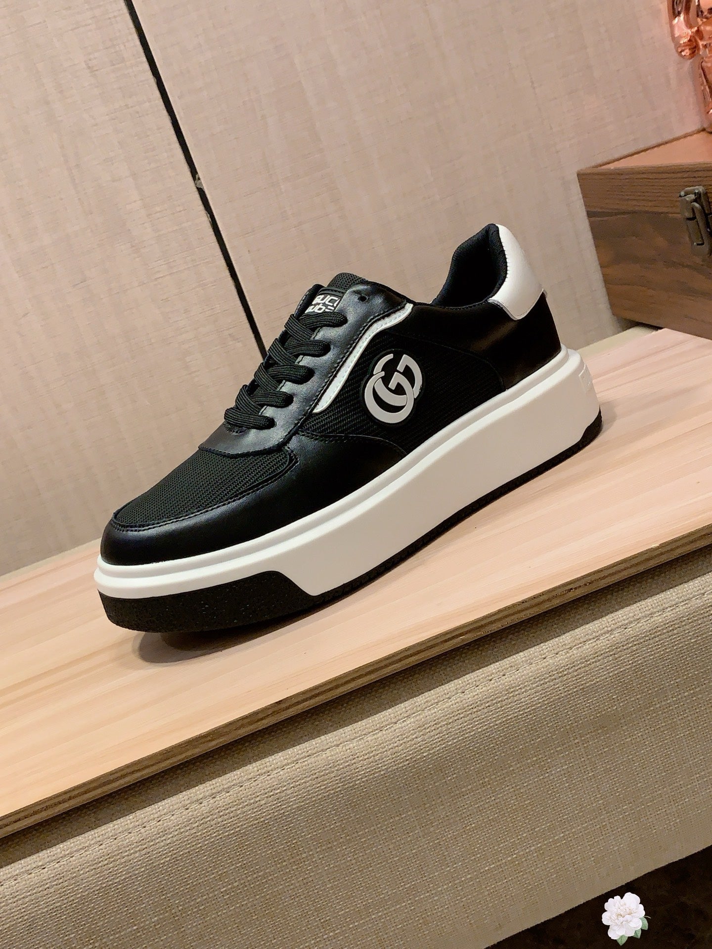 GG Men's Sneaker Black Sheepskin 709672