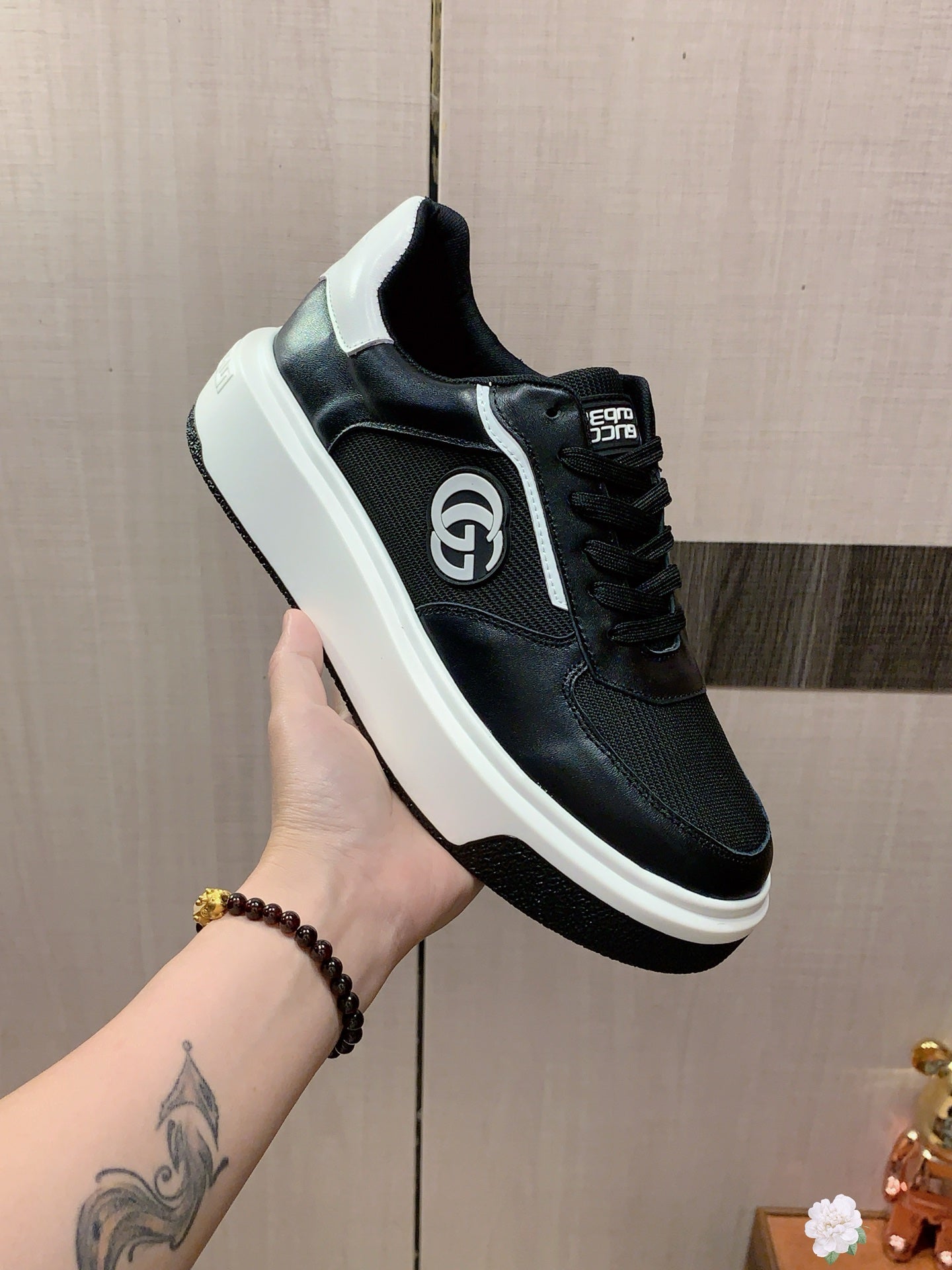 GG Men's Sneaker Black Sheepskin 709672