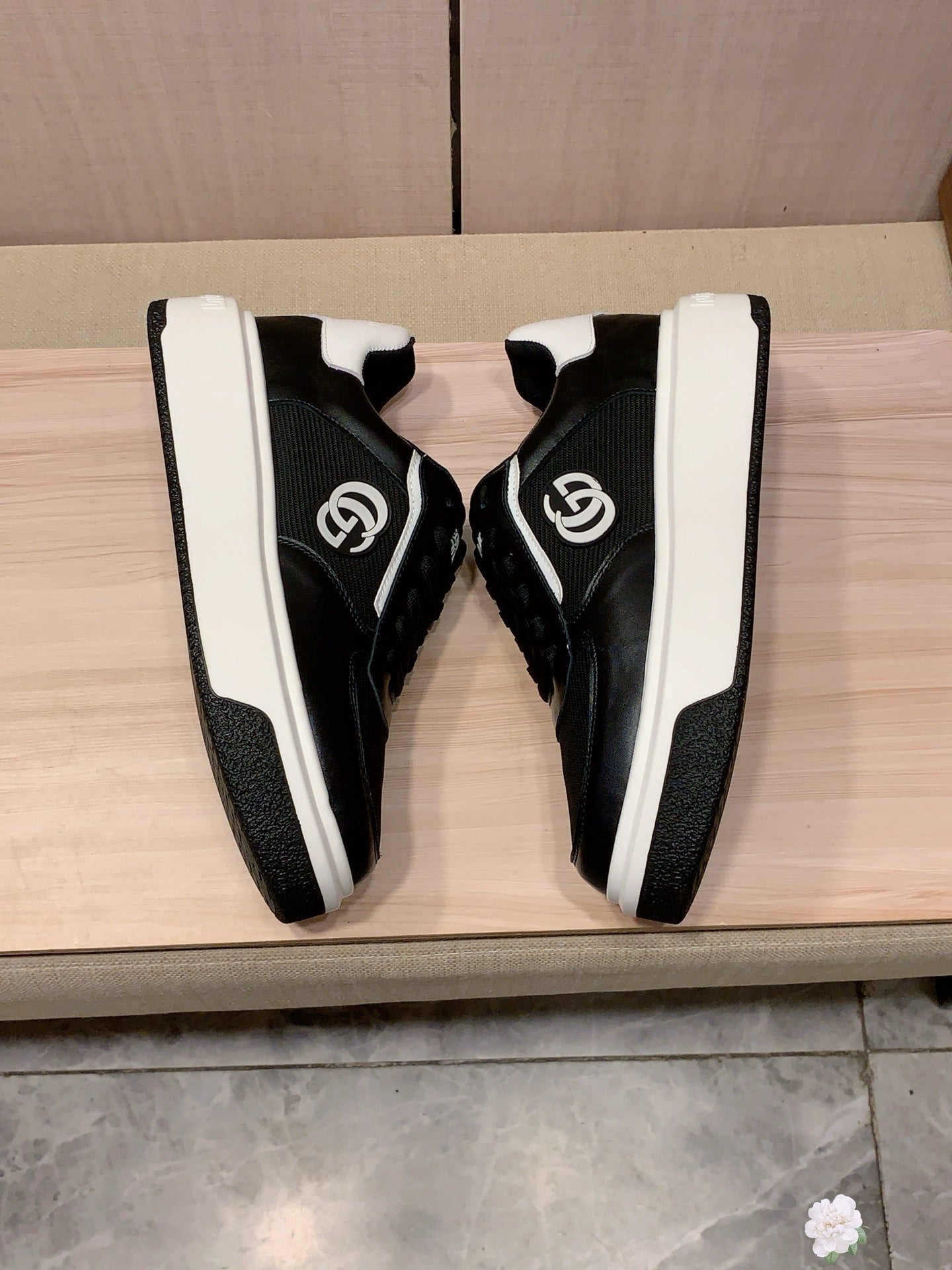 GG Men's Sneaker Black Sheepskin 709672