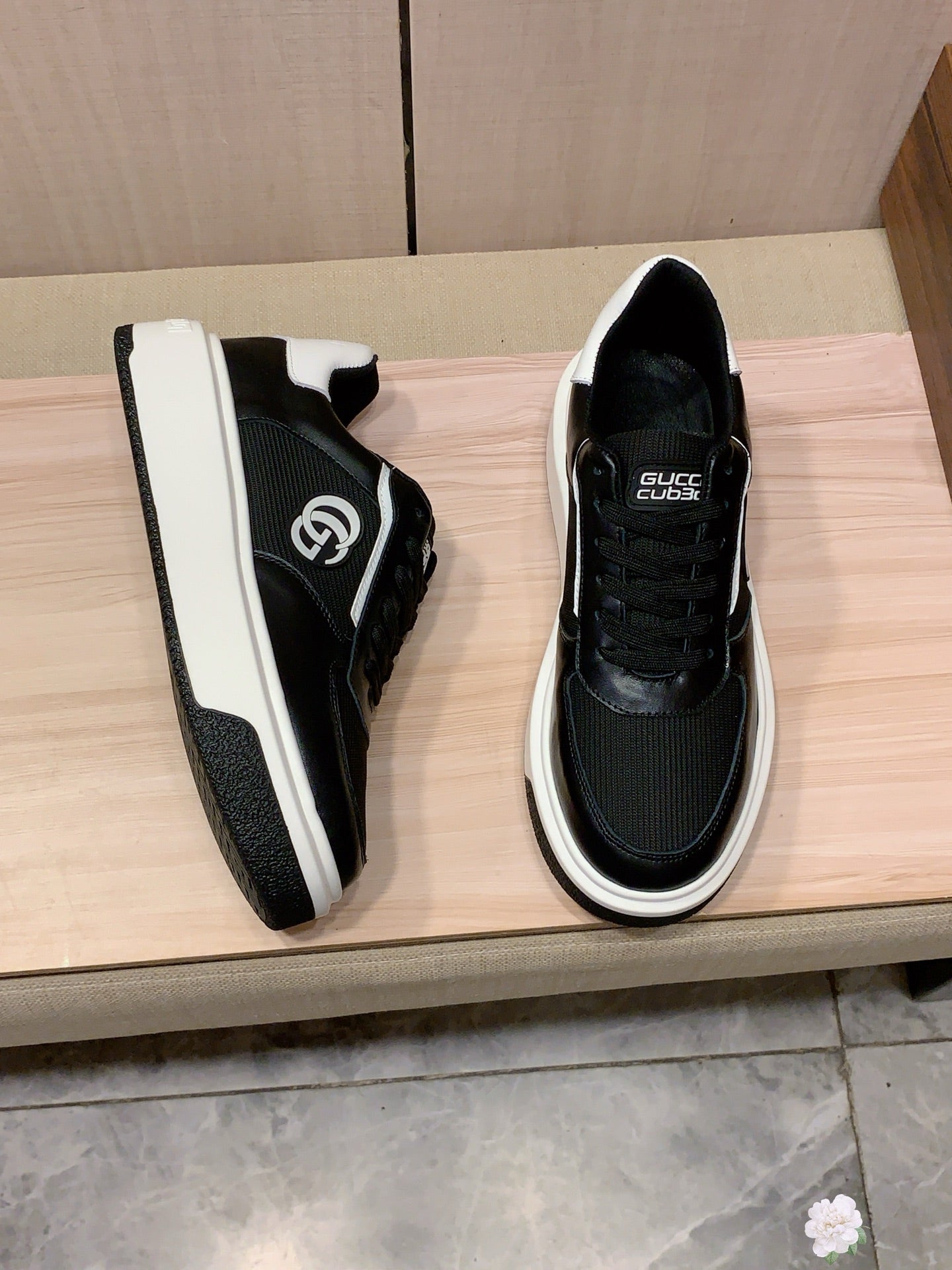 GG Men's Sneaker Black Sheepskin 709672