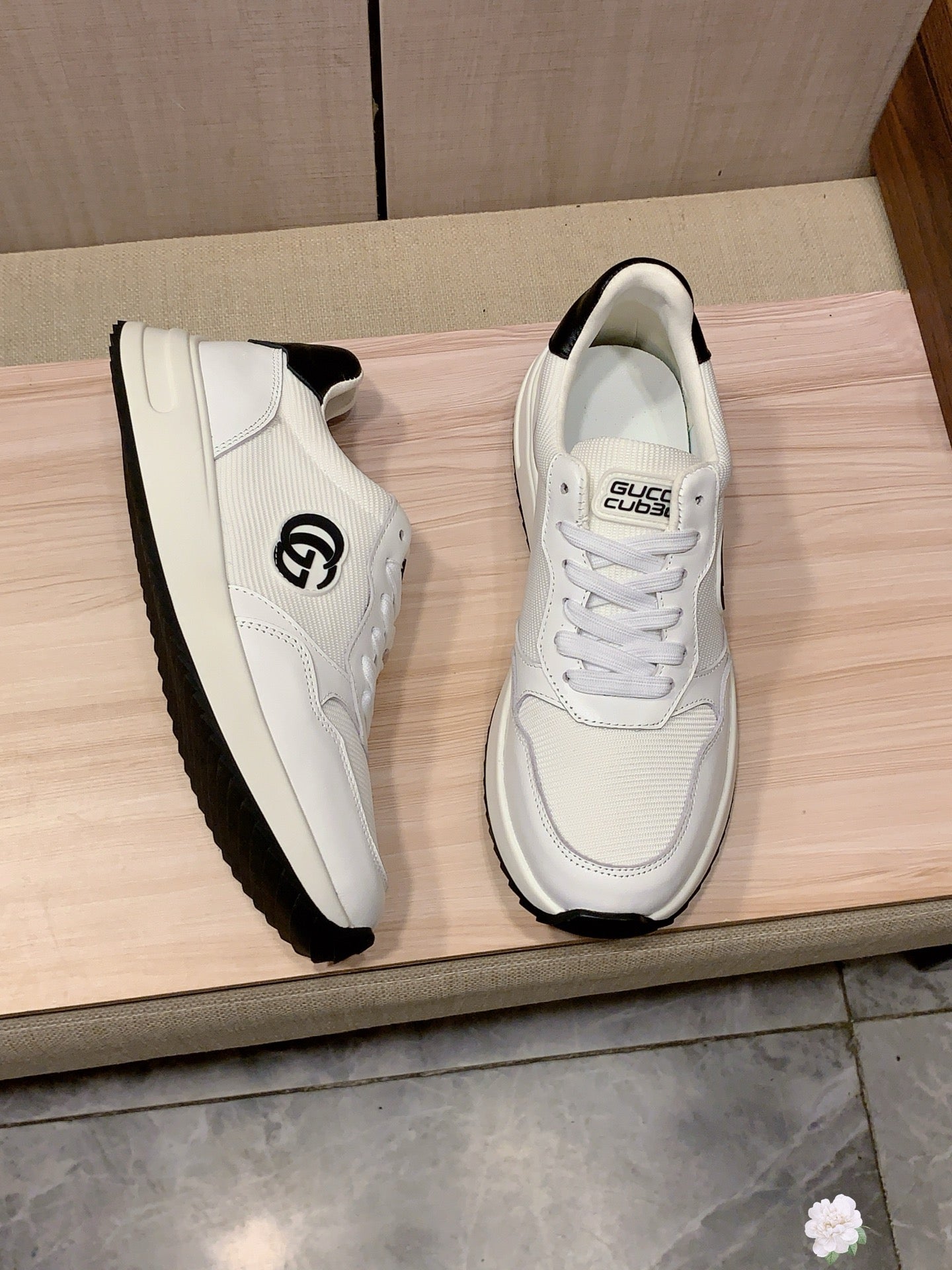 GG Men's Sneaker White Sheepskin 709681