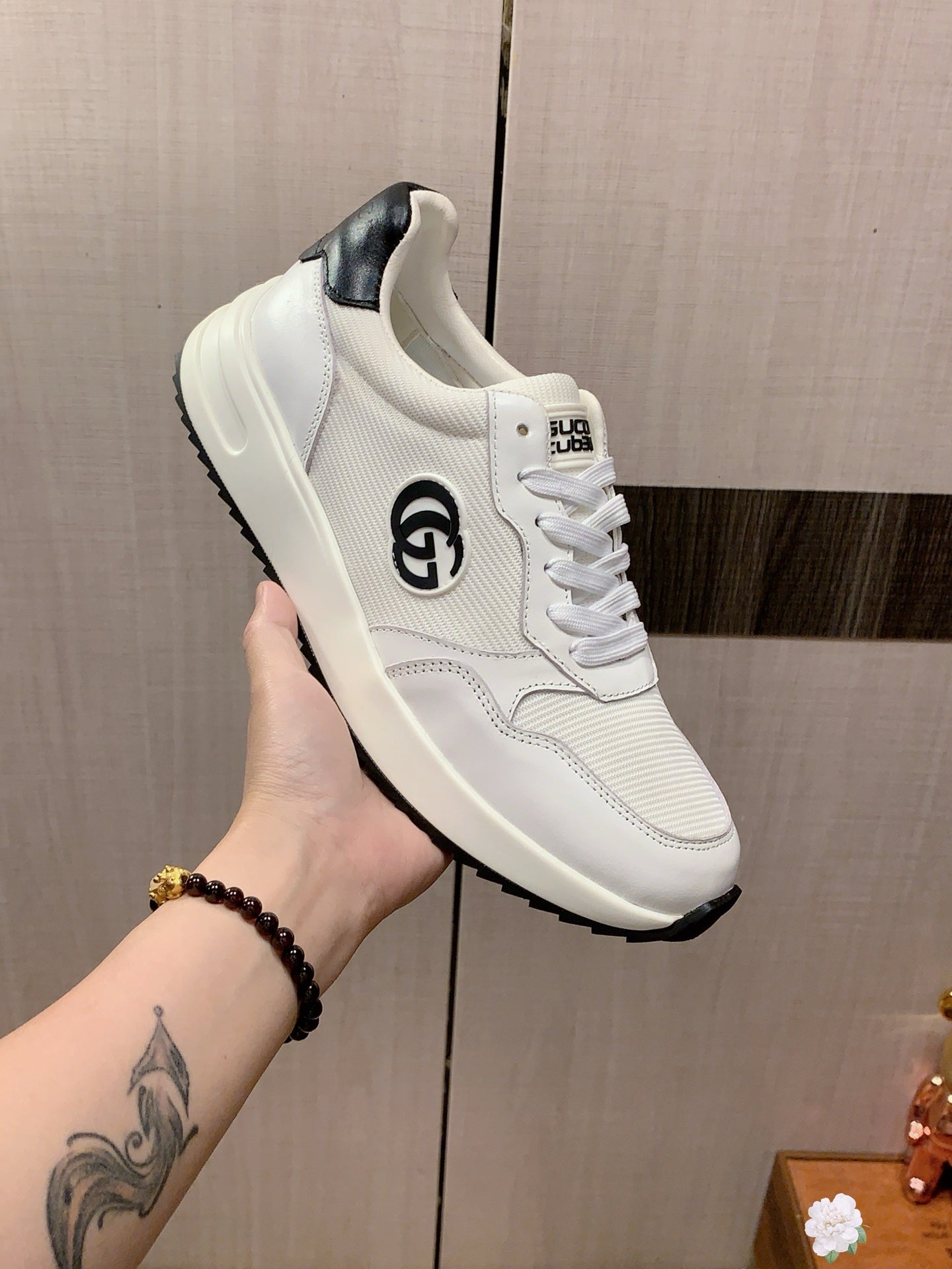 GG Men's Sneaker White Sheepskin 709681