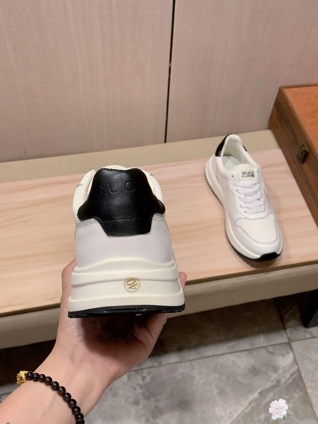 GG Men's Sneaker White Sheepskin 709681