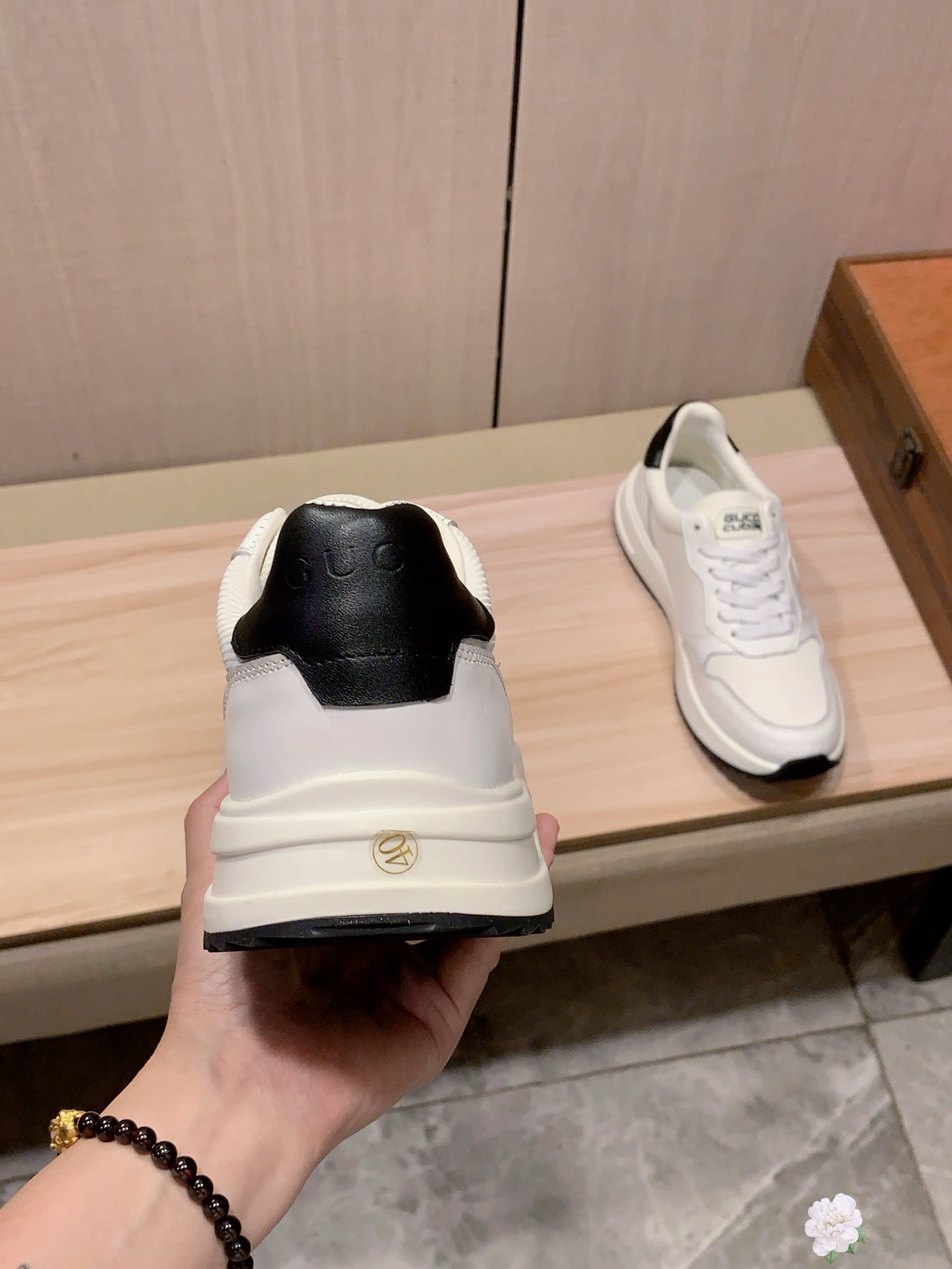 GG Men's Sneaker White Sheepskin 709681