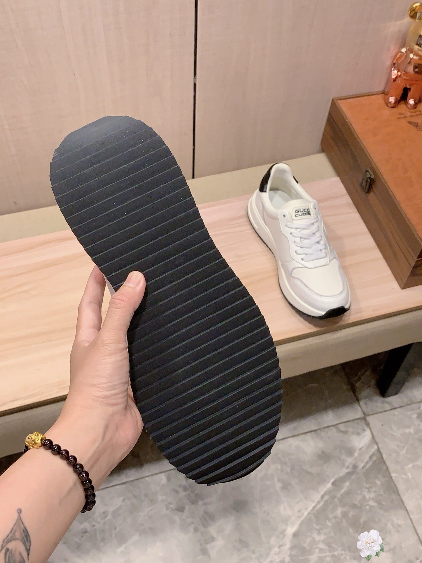 GG Men's Sneaker White Sheepskin 709681