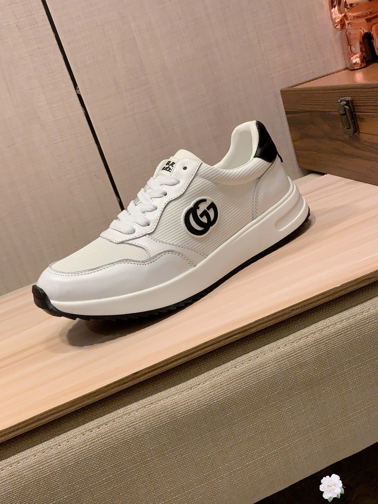 GG Men's Sneaker White Sheepskin 709681