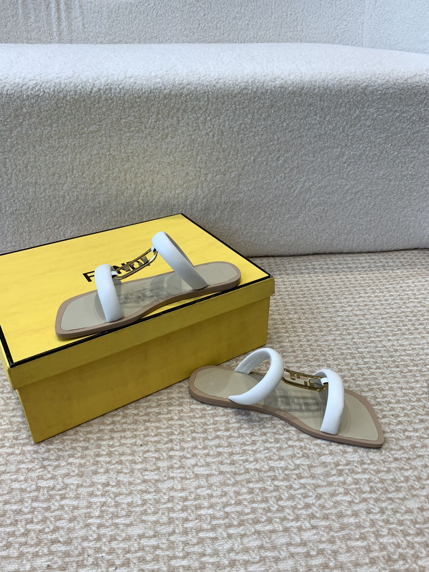 FENDI O'LOCK SLIDES WHITE CALFSKIN WITH GOLD HARDWARE