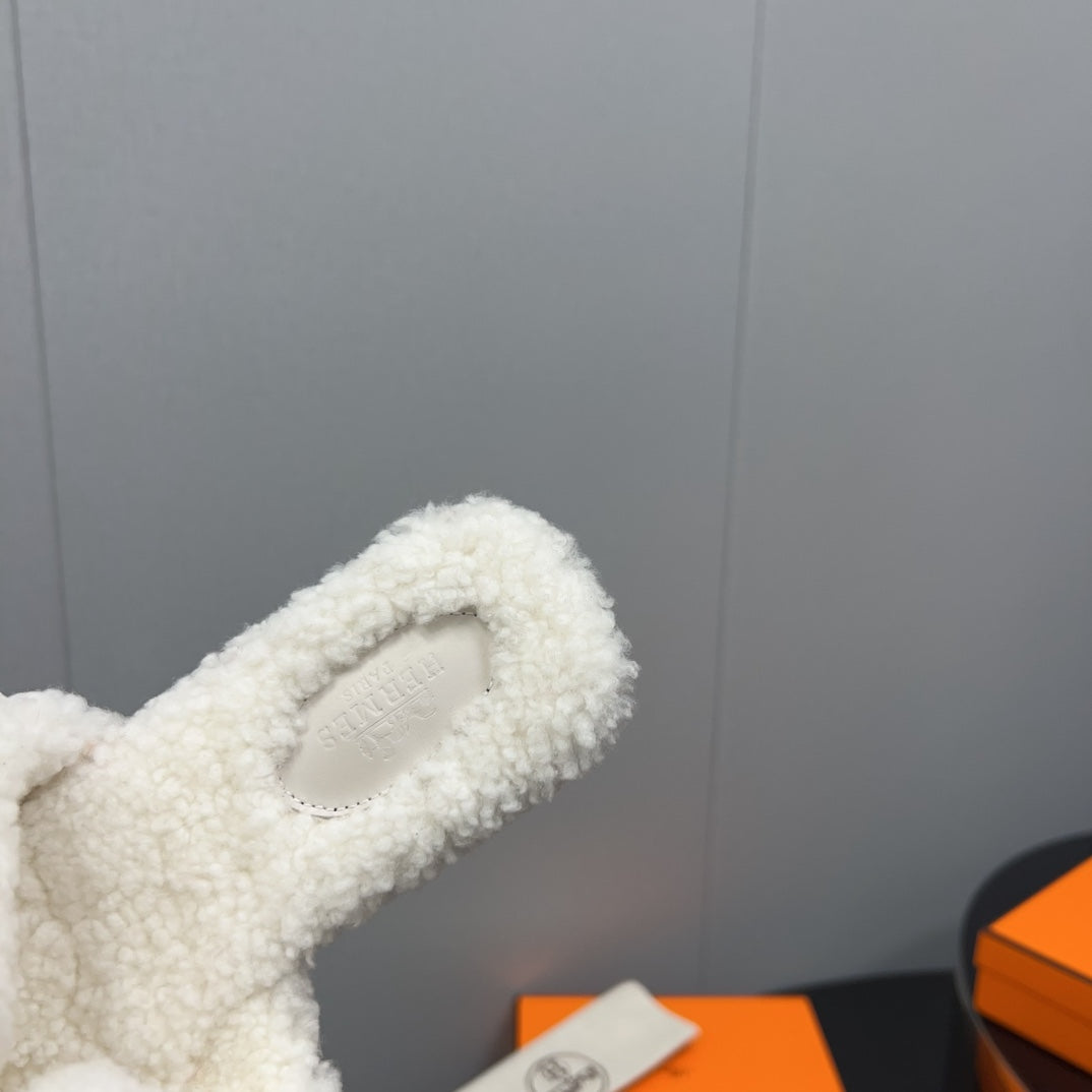 HM Oran Sandal White Wool  952326