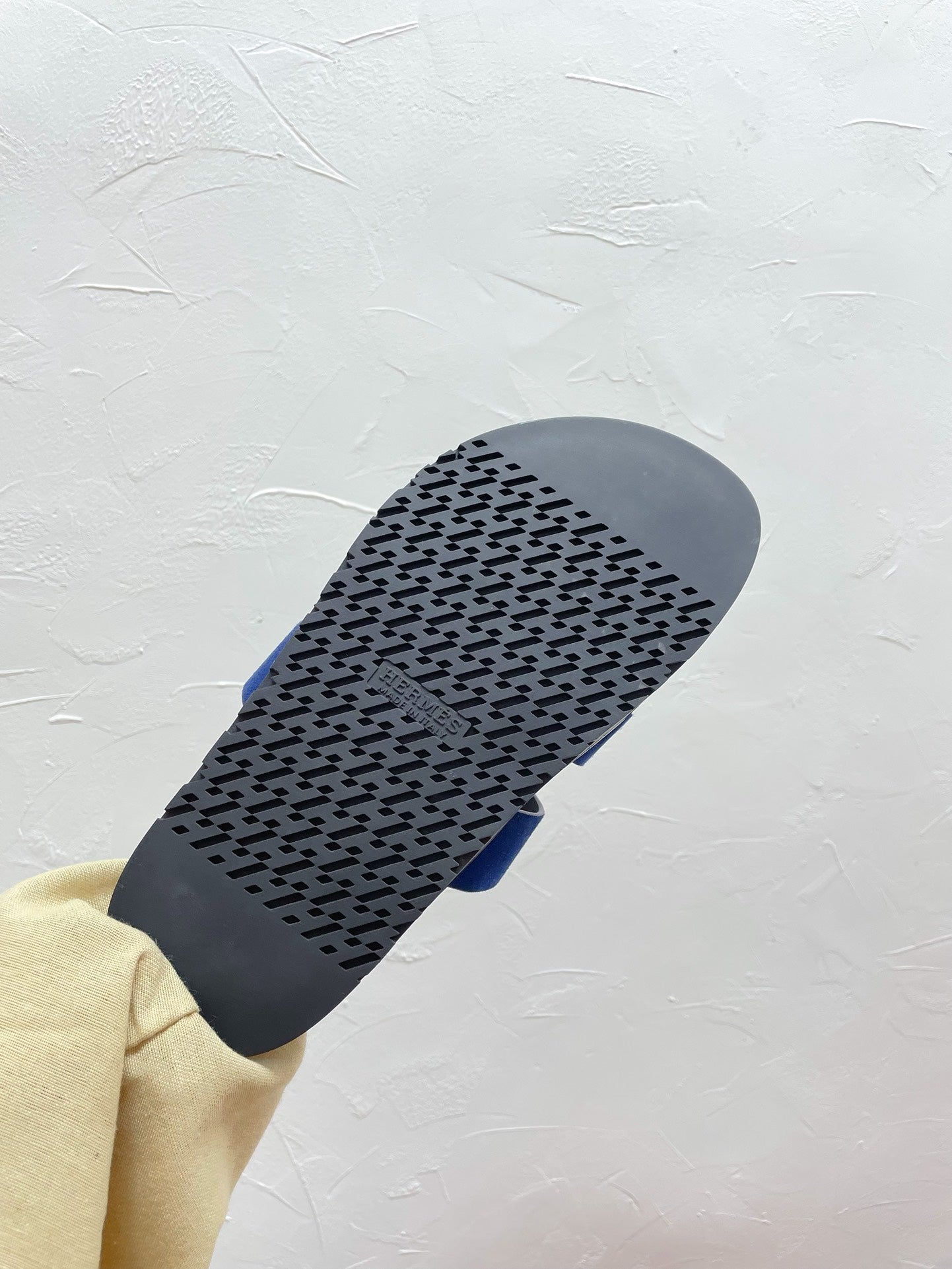 CHYPRE SANDAL AZURE SUEDE WITH H BUCKLE